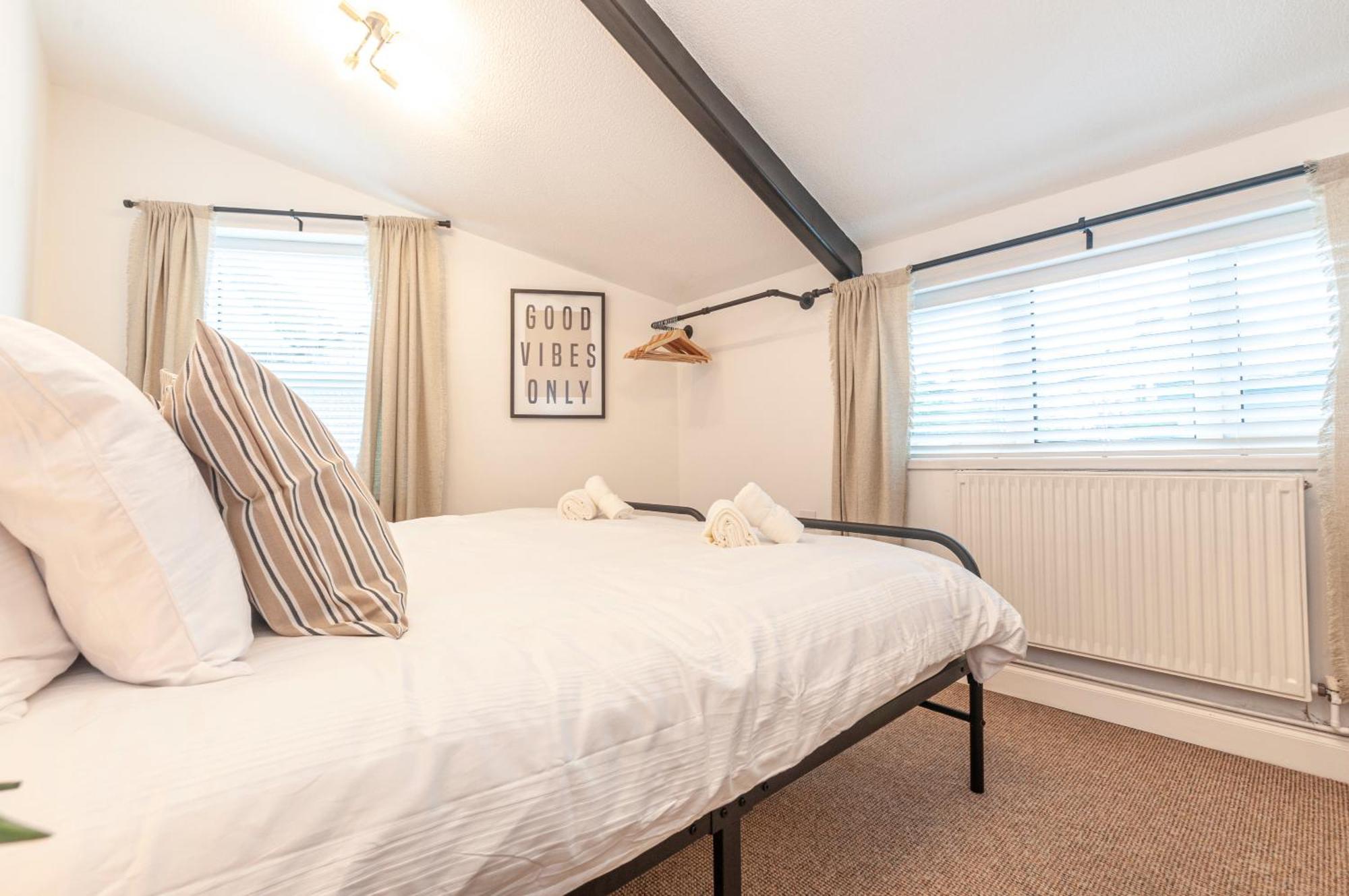 The Corner Stop~ Dog Friendly Holiday Let In Plymouth