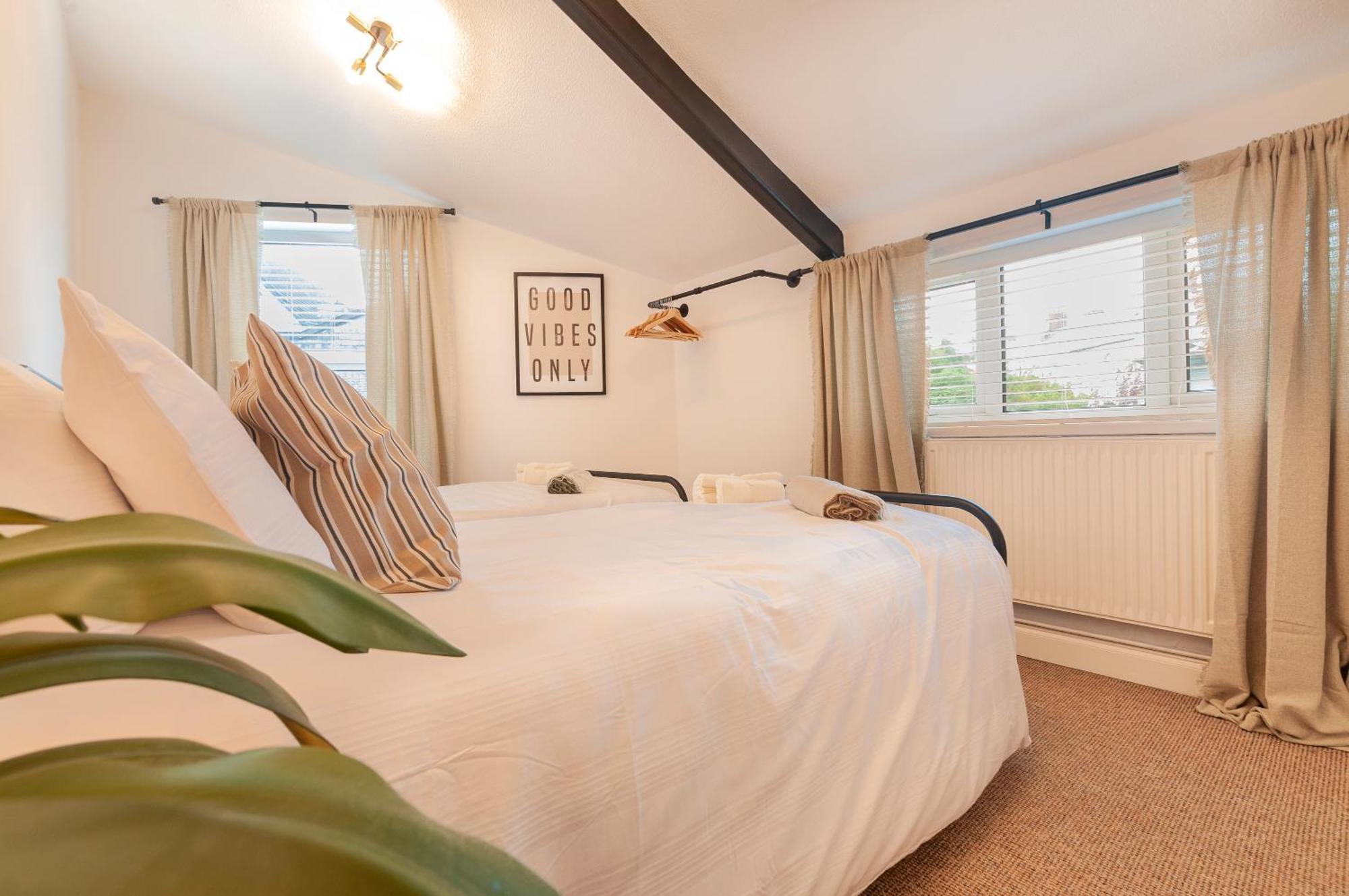 The Corner Stop~ Dog Friendly Holiday Let In Plymouth