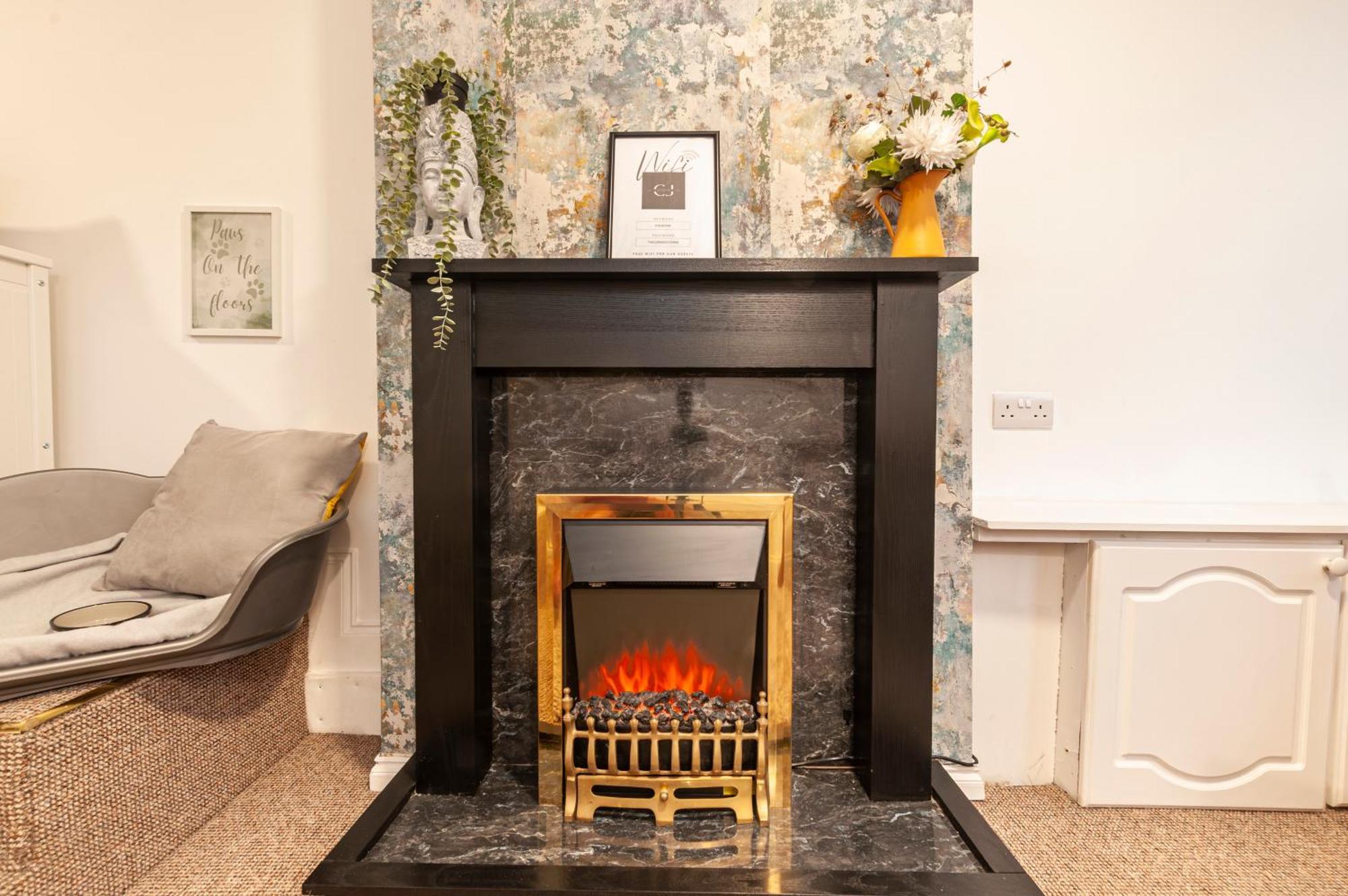 The Corner Stop~ Dog Friendly Holiday Let In * Plymouth