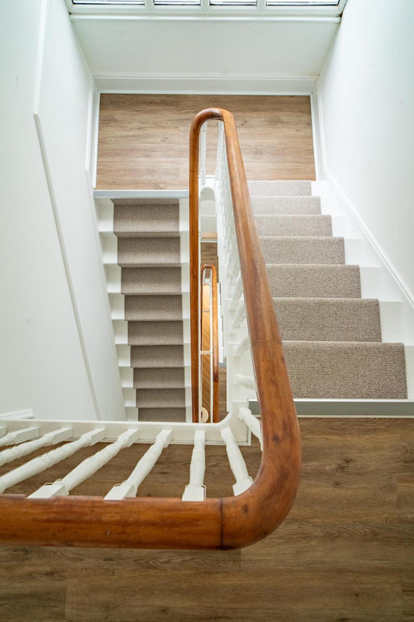 - Beautiful 5 Bedroom Victorian House - Location Plymouth