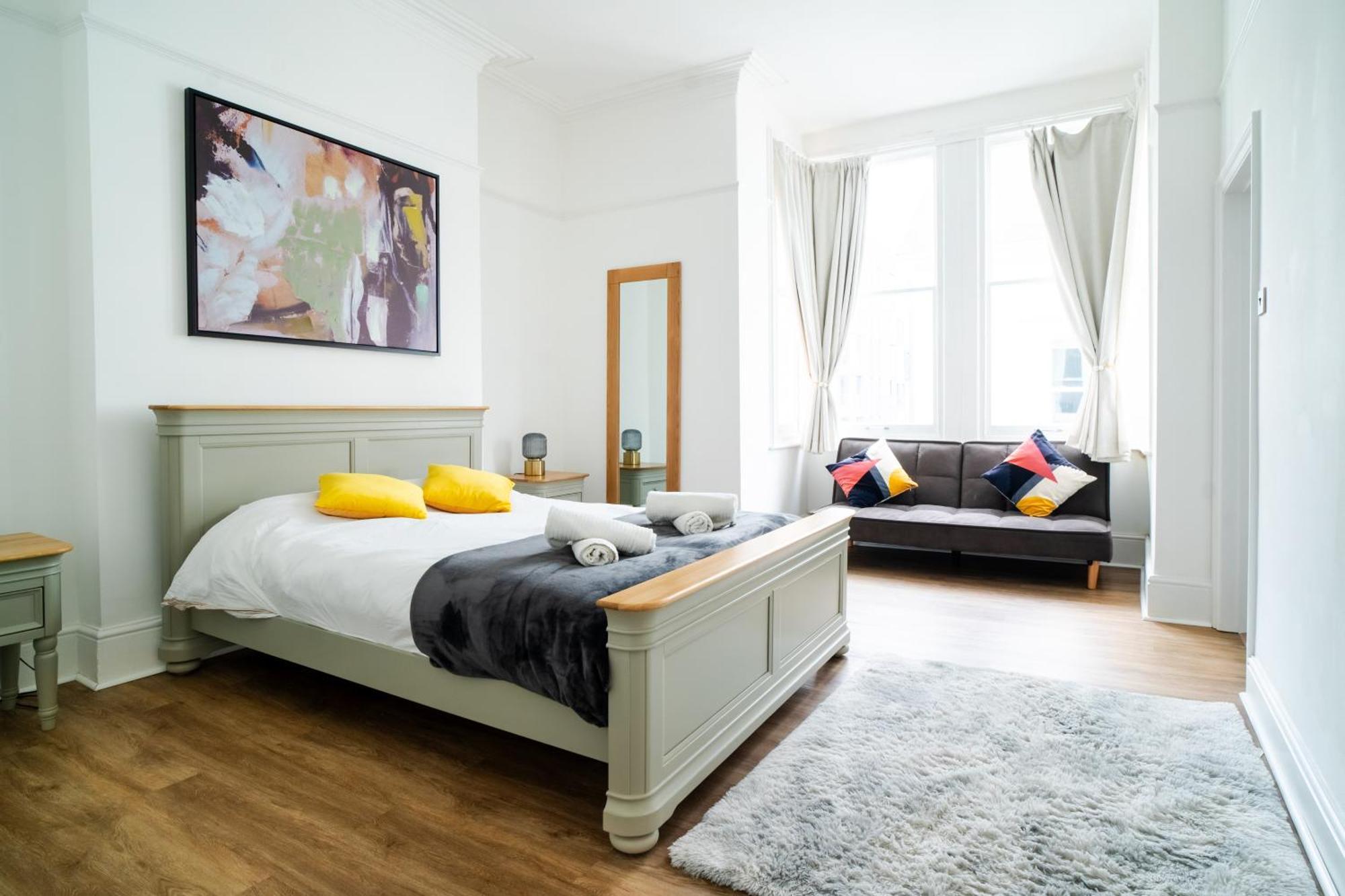- Beautiful 5 Bedroom Victorian House - Location * Plymouth