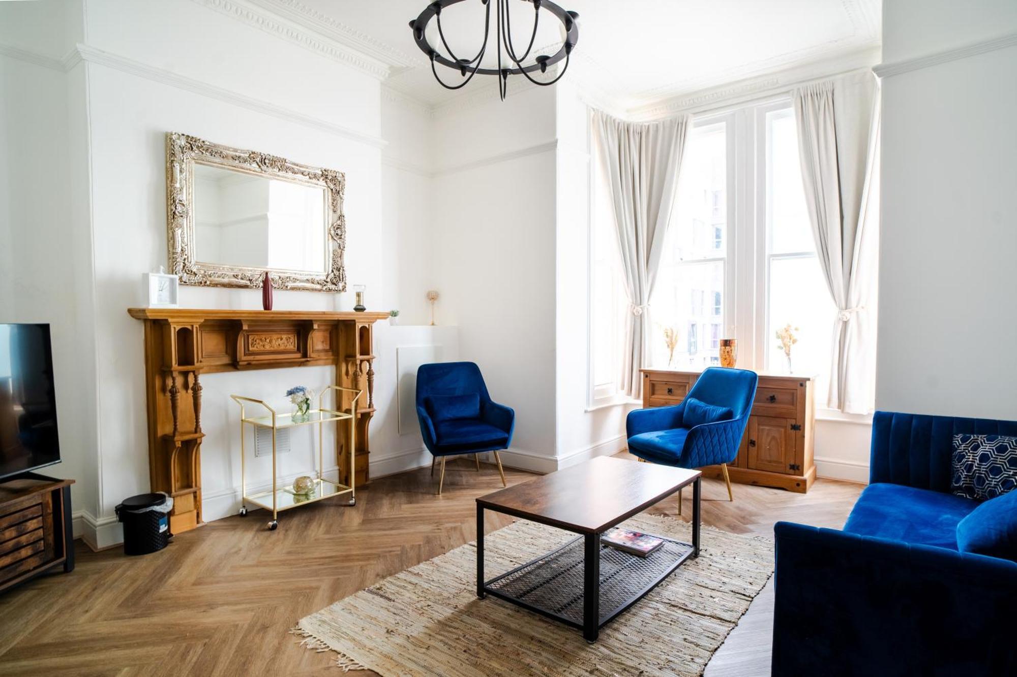 Holiday home - Beautiful 5 Bedroom Victorian House - Location *