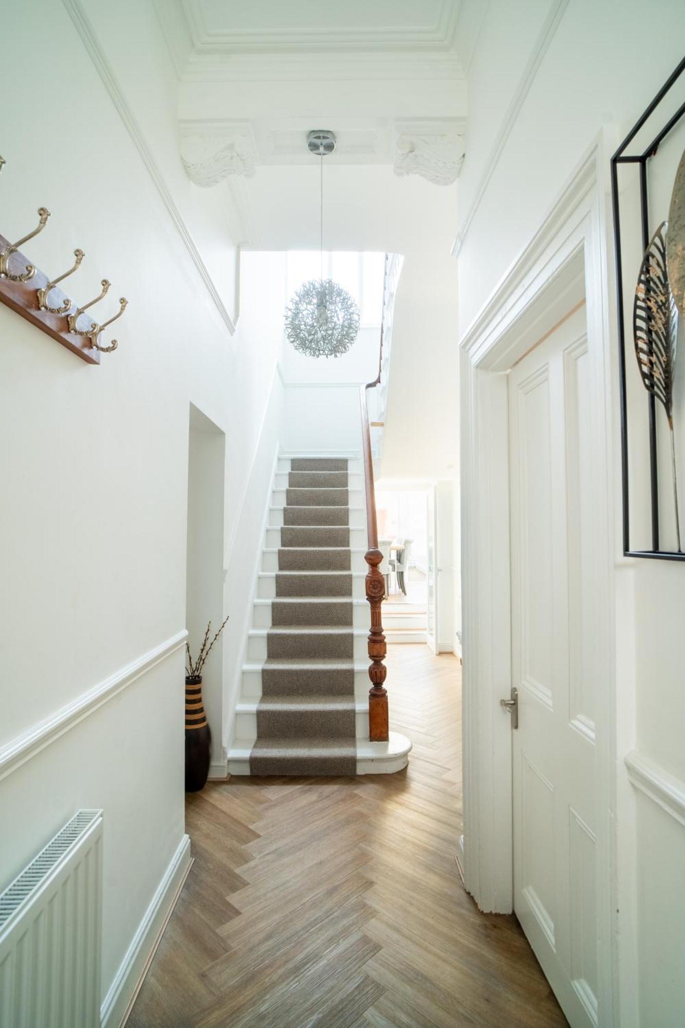 - Beautiful 5 Bedroom Victorian House - Location