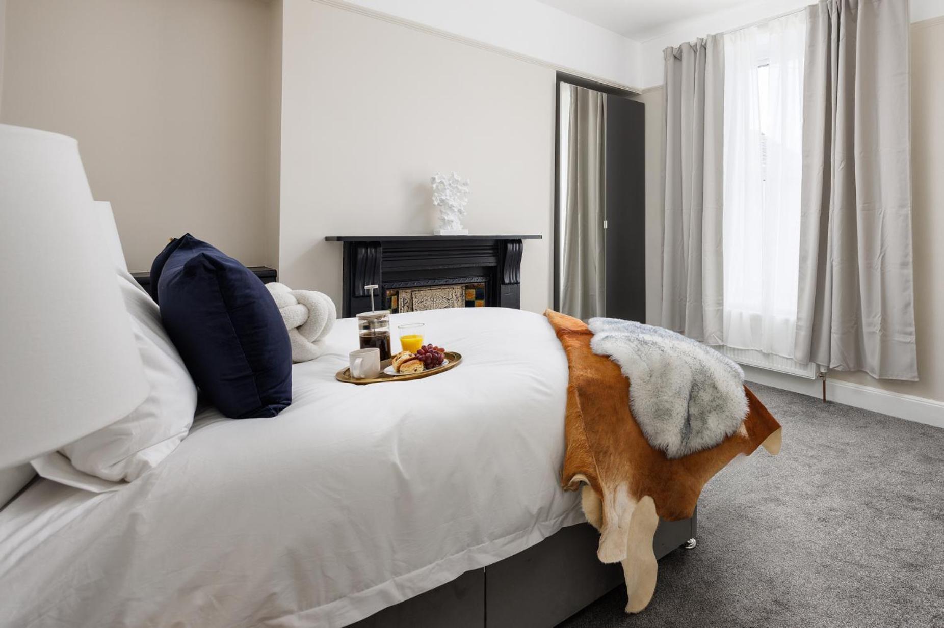 The Executive - House - Sleeps 8 - Habita * Plymouth