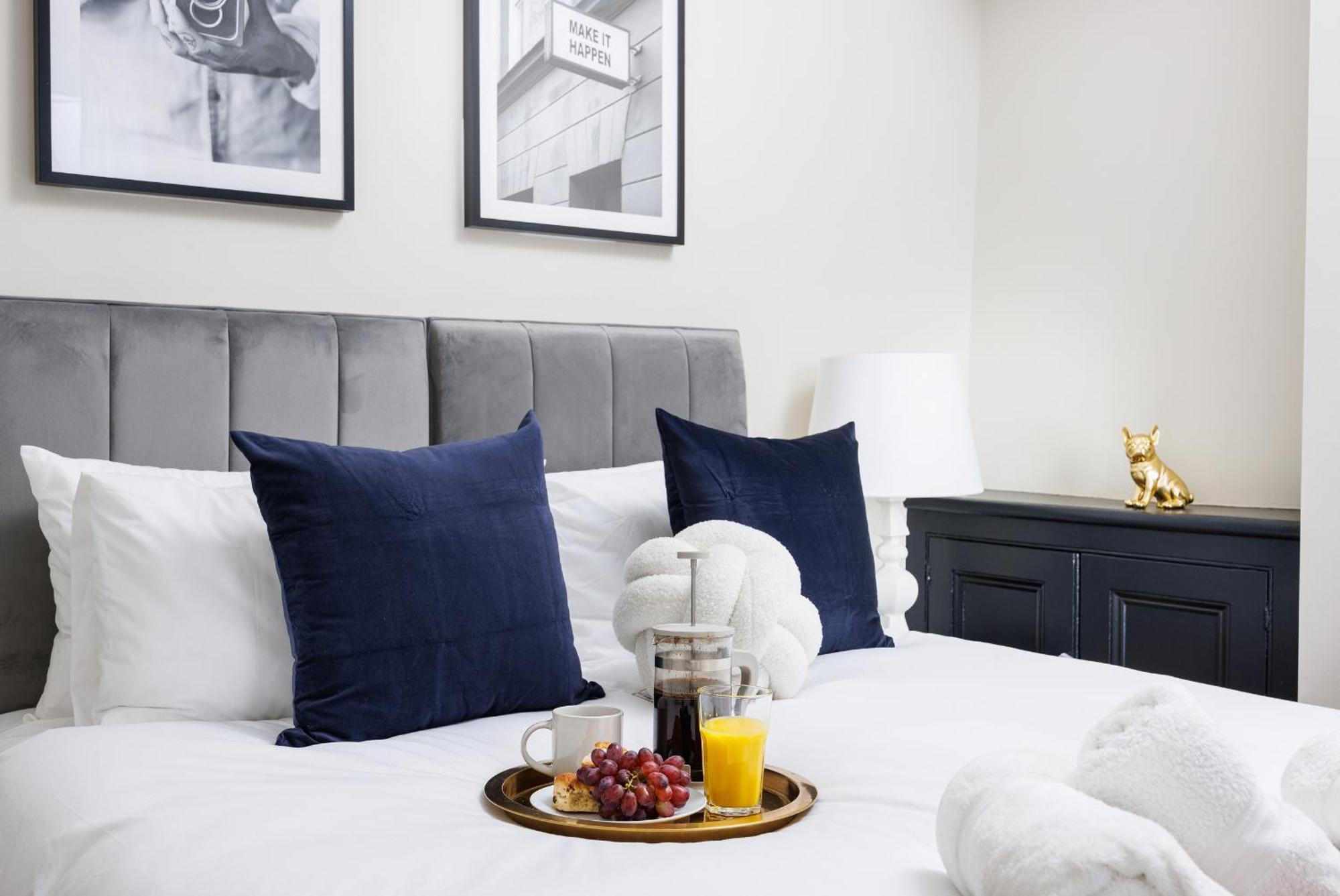 The Executive - House - Sleeps 8 - Habita