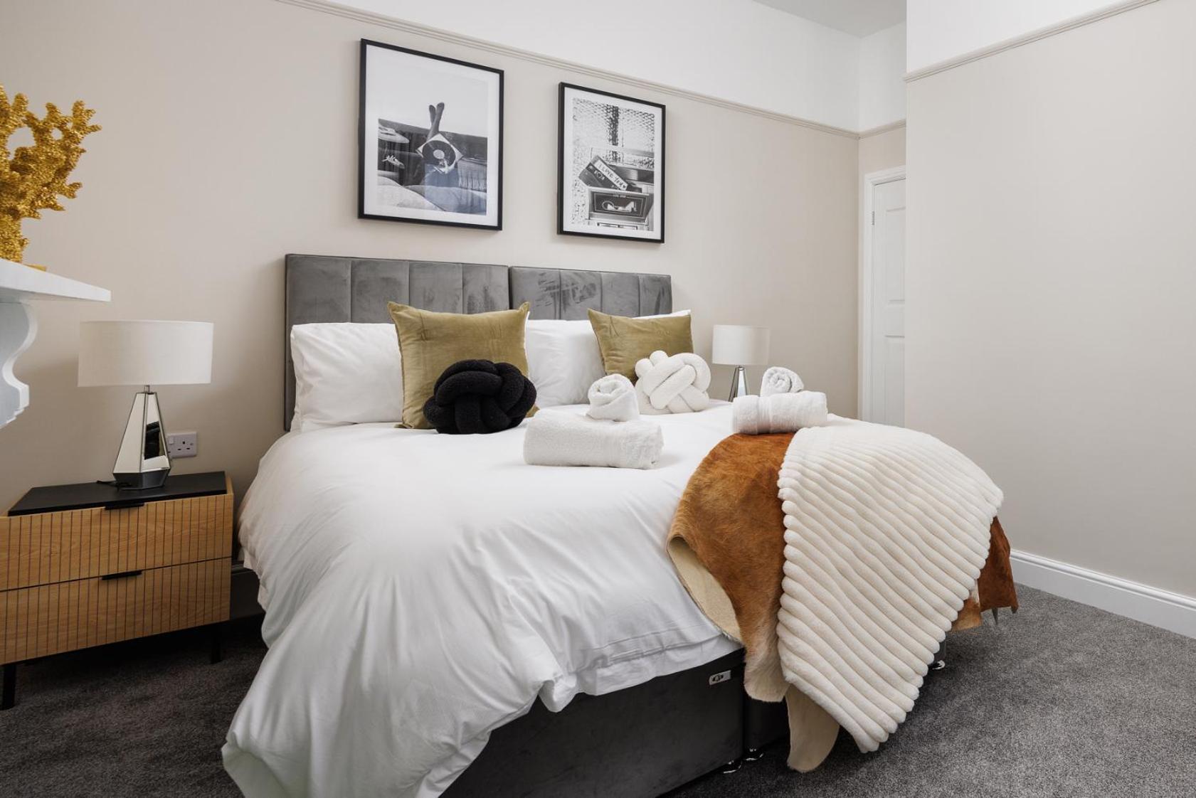 Apartment The Executive - House - Sleeps 8 - Habita Plymouth