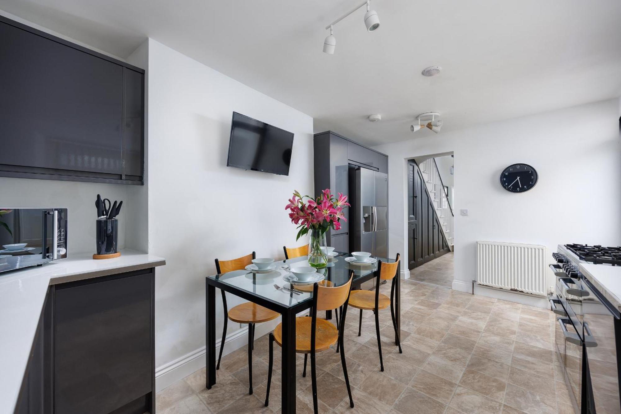 The Executive - House - Sleeps 8 - Habita Plymouth