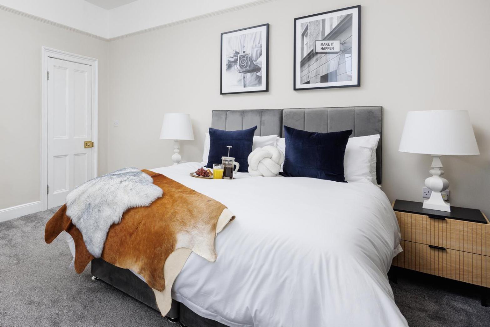 Apartment The Executive - House - Sleeps 8 - Habita Plymouth