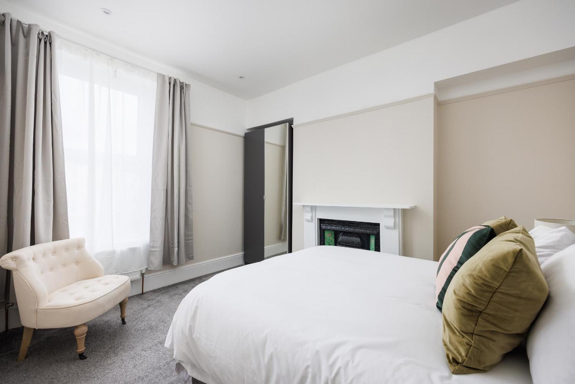 The Executive - House - Sleeps 8 - Habita Apartment