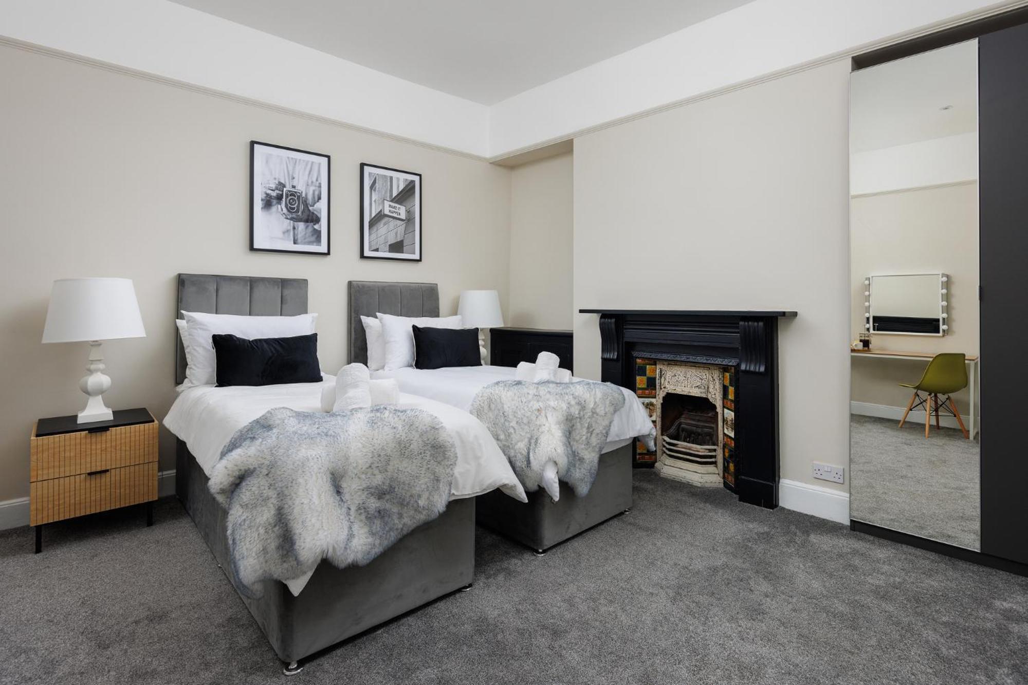 The Executive - House - Sleeps 8 - Habita Apartment