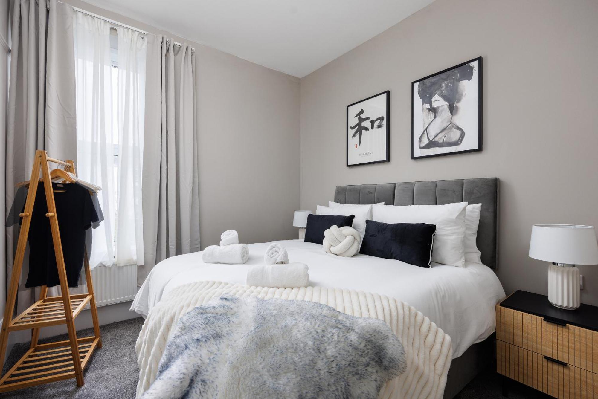 The Executive - House - Sleeps 8 - Habita * Plymouth