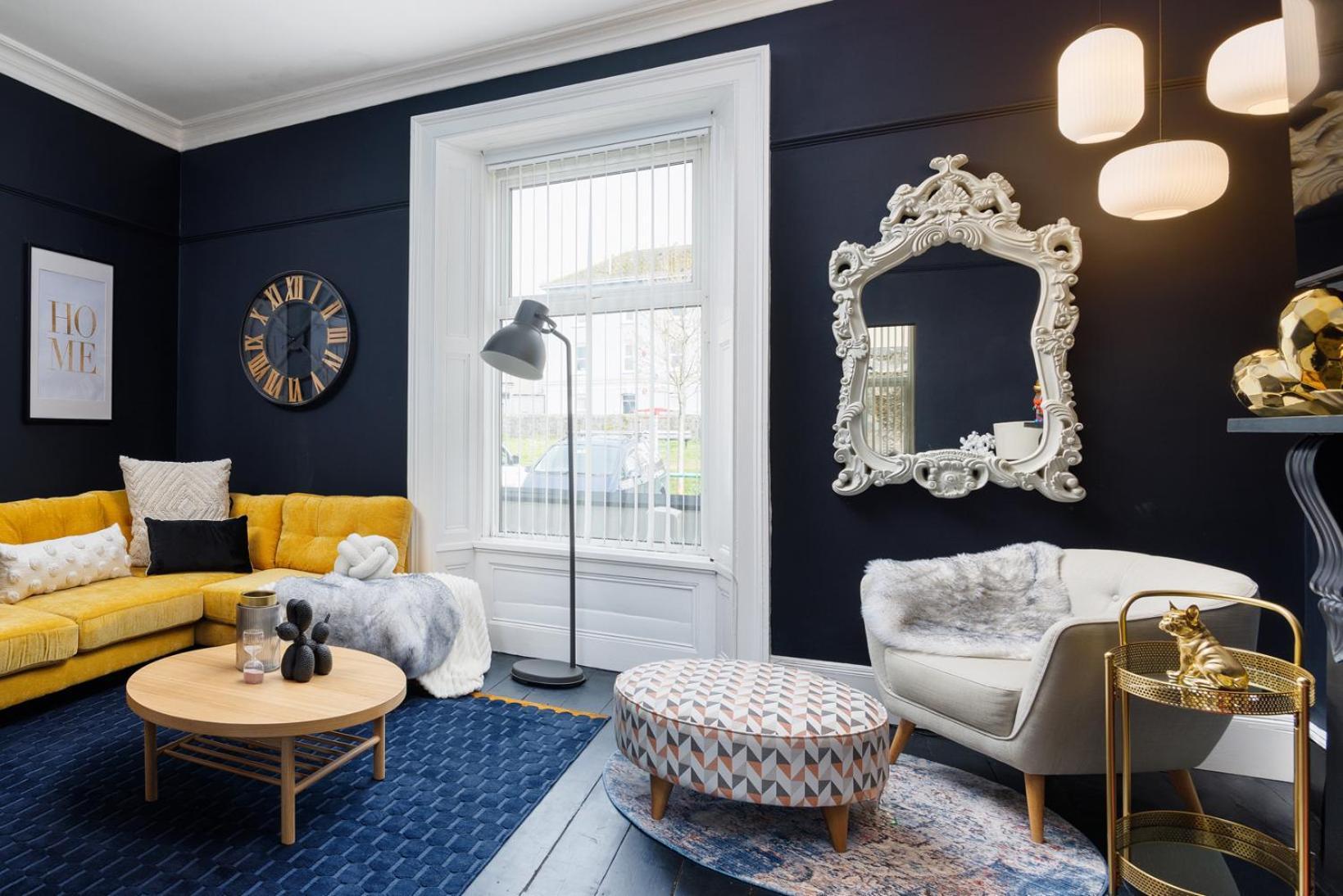 Apartment The Executive - House - Sleeps 8 - Habita *
