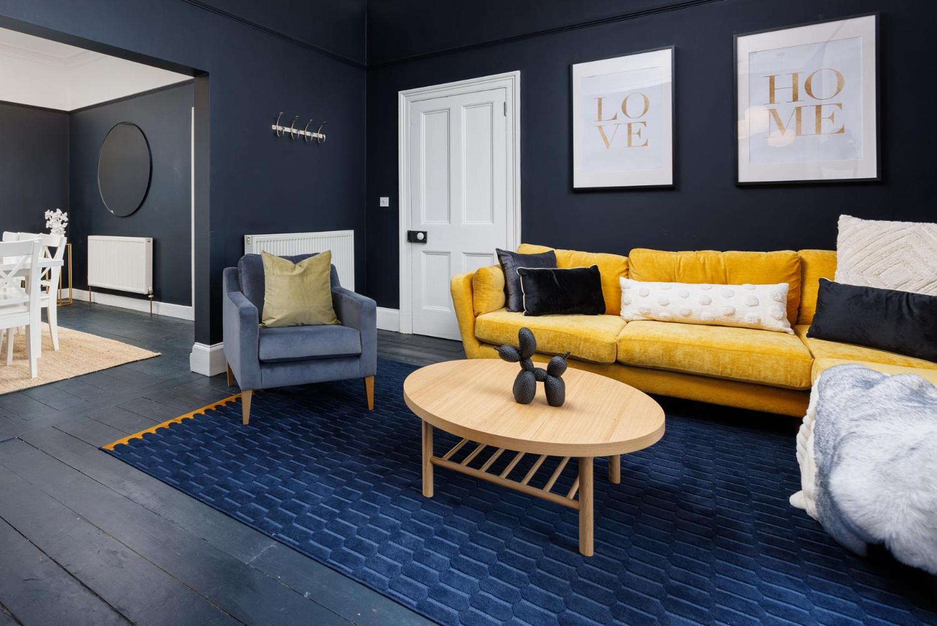 Apartment The Executive - House - Sleeps 8 - Habita *