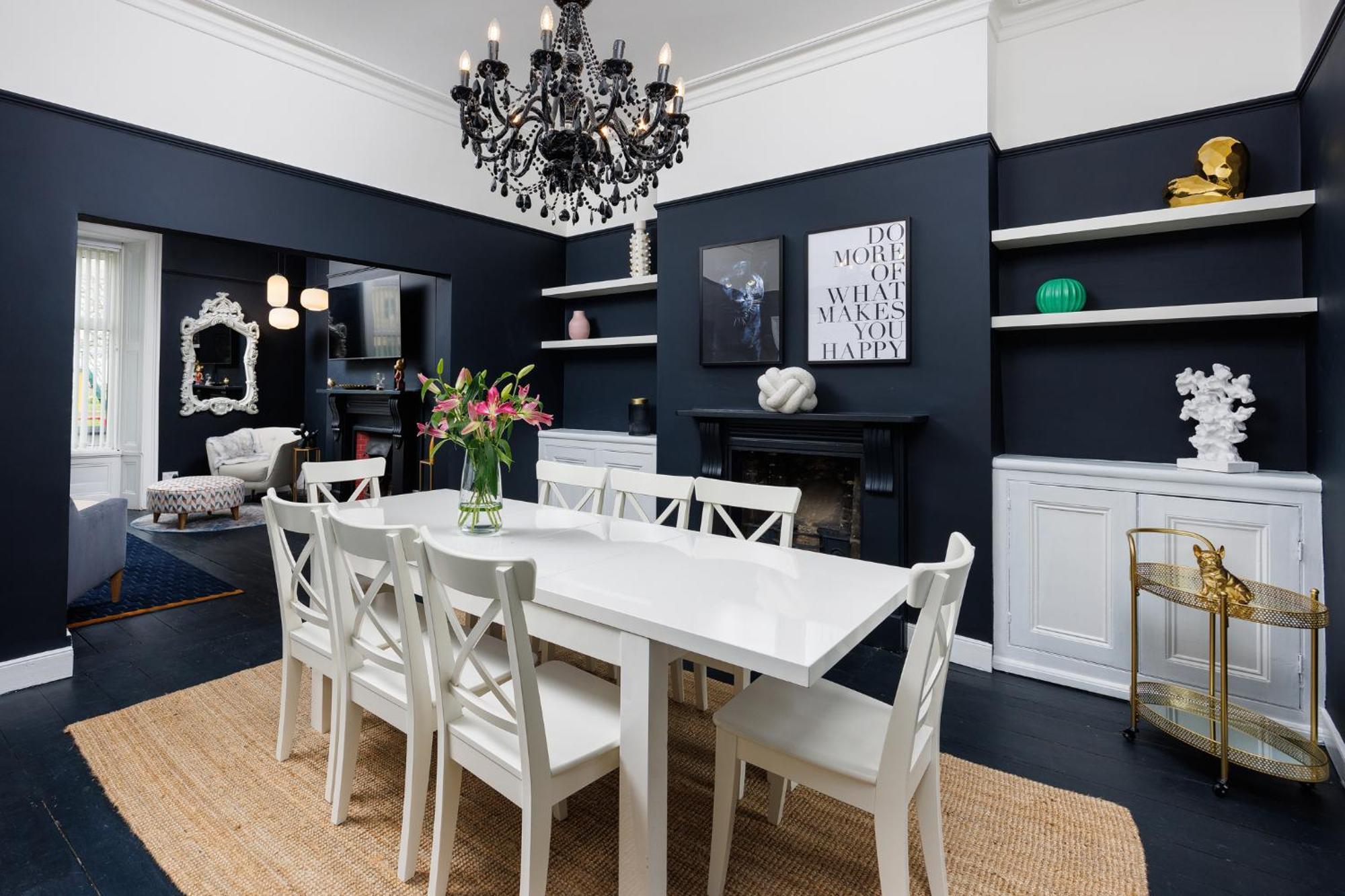 The Executive - House - Sleeps 8 - Habita