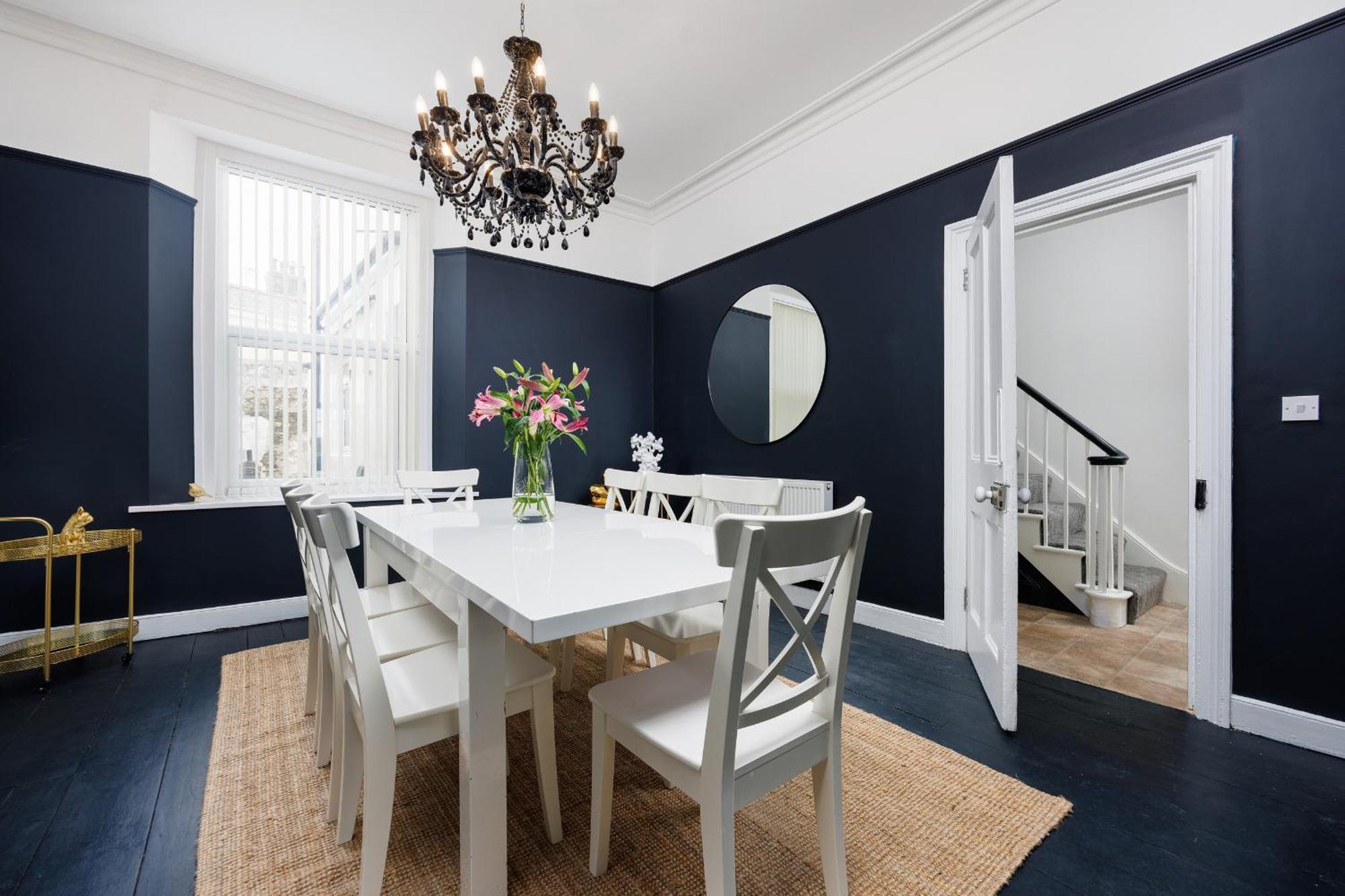 The Executive - House - Sleeps 8 - Habita *