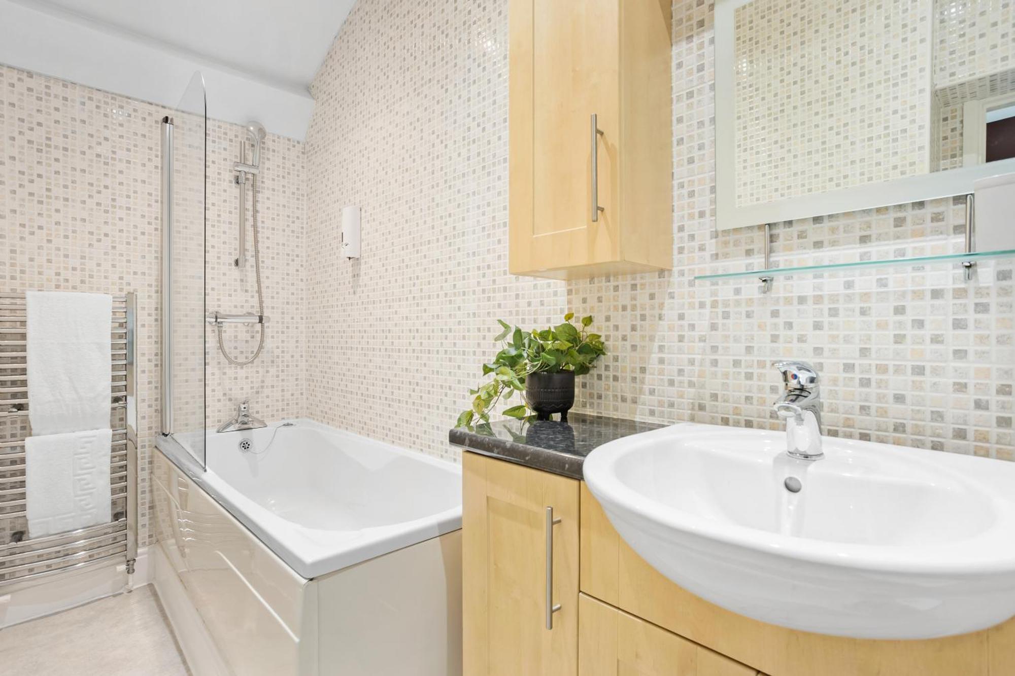 Harbour Heights - Centrally Located - Parking - Ocean Retreats Apartment *