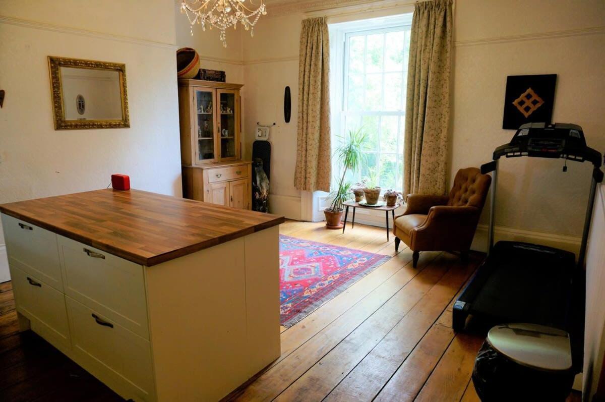 Holiday home Spacious Town House With Swimming Pool *