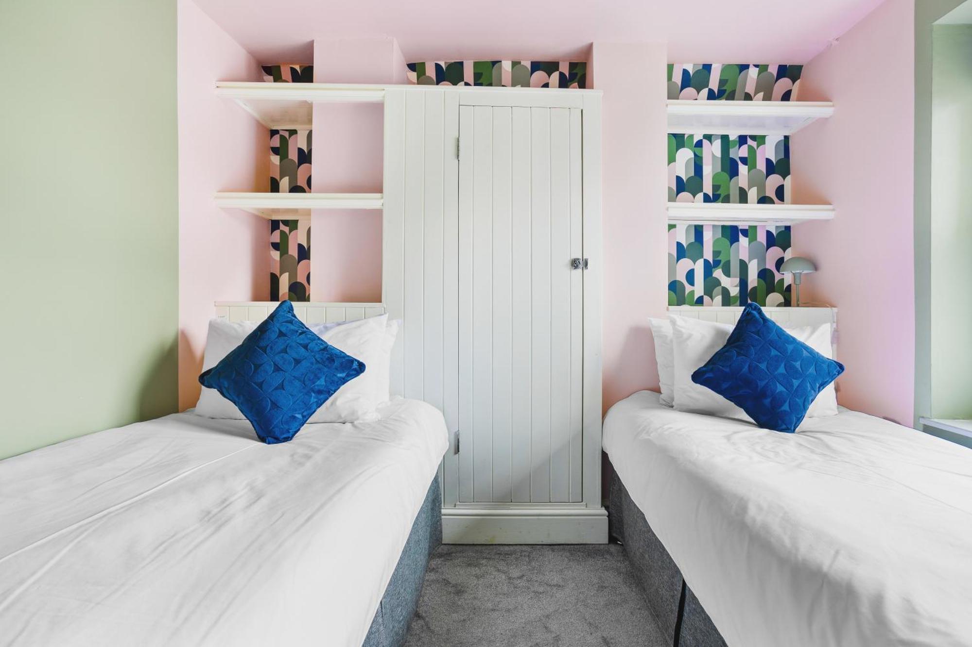 Holiday home Harbour Court Plymouth - Free Parking - Tucked Away On The Barbican With Courtyard - By Ocean City Retreats Plymouth