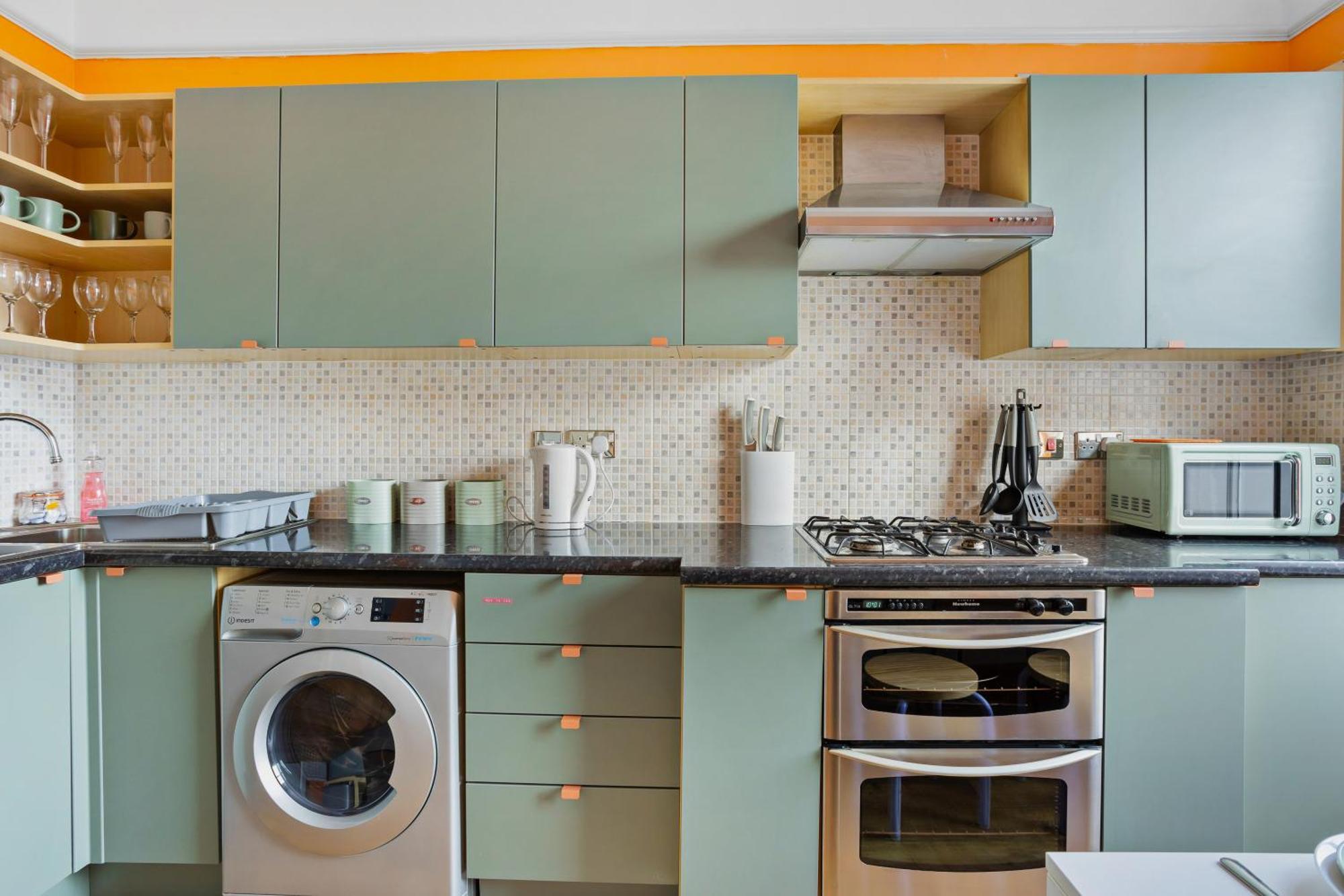 Holiday home Harbour Court Plymouth - Free Parking - Tucked Away On The Barbican With Courtyard - By Ocean City Retreats
