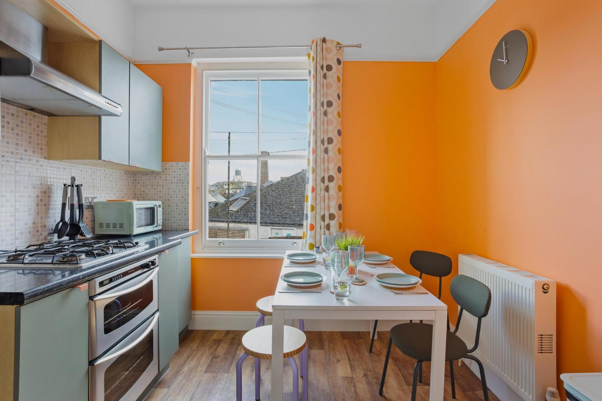 Harbour Court Plymouth - Free Parking - Tucked Away On The Barbican With Courtyard - By Ocean City Retreats Plymouth