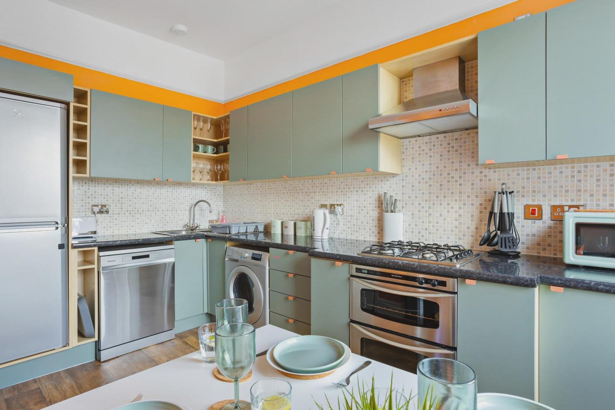 Holiday home Harbour Court Plymouth - Free Parking - Tucked Away On The Barbican With Courtyard - By Ocean City Retreats Plymouth