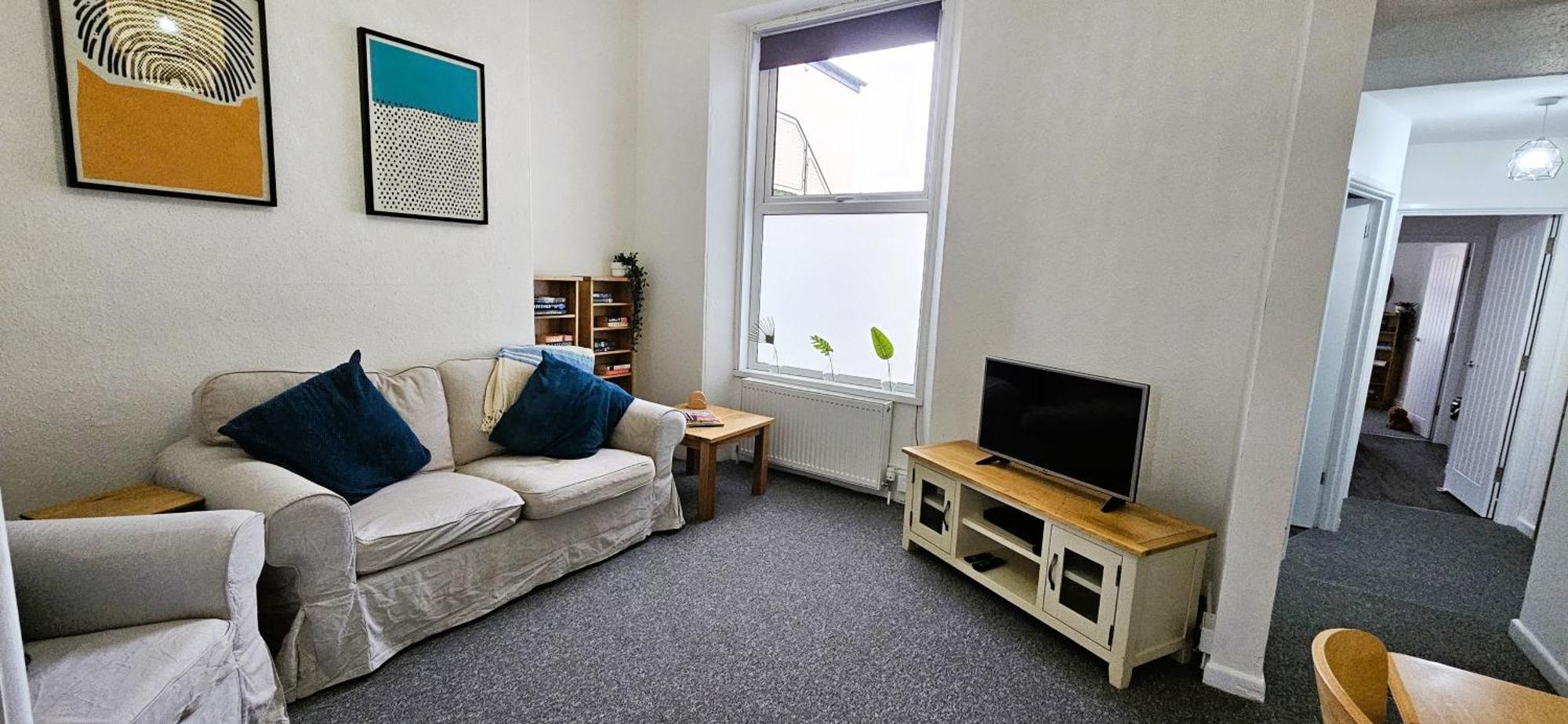 Apartment Spacious 2 Bed Flat In *