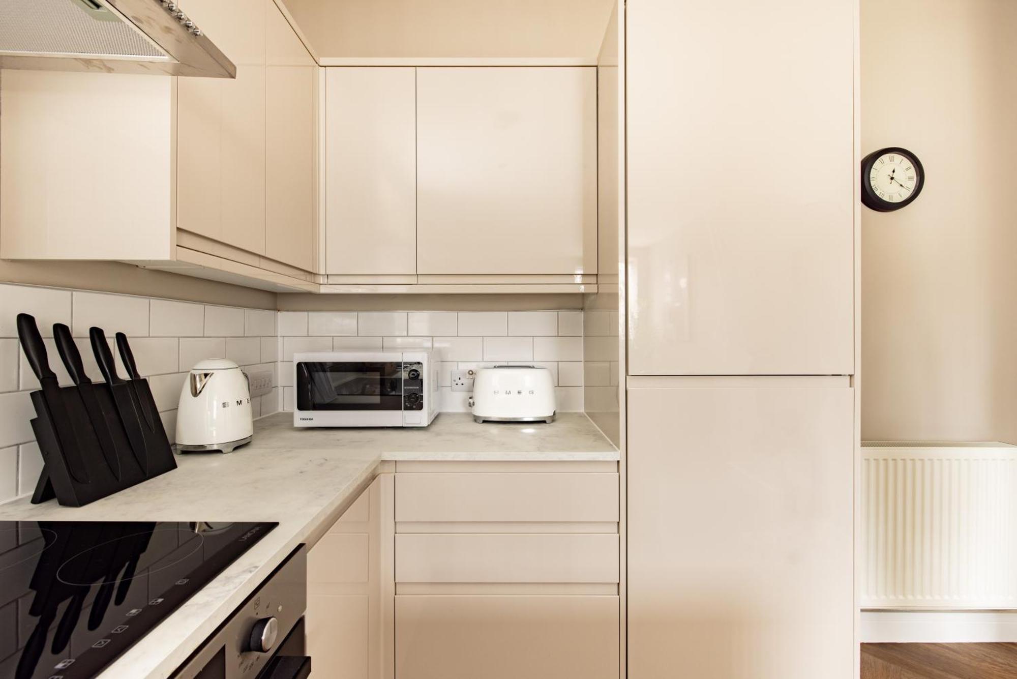 Charles Hope Apartment *