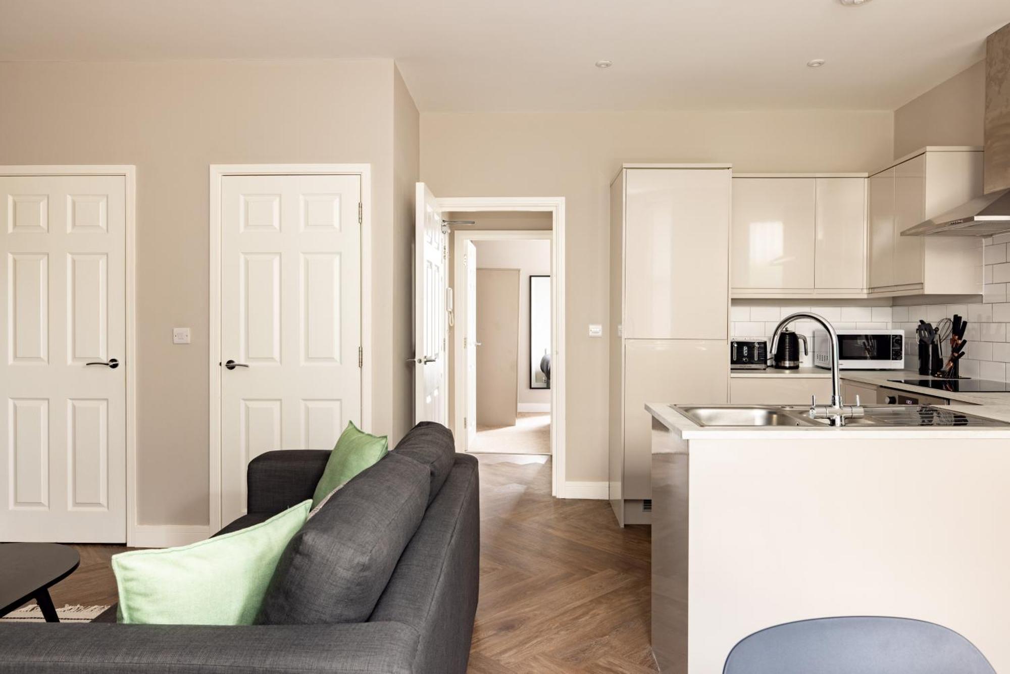 Charles Hope Apartment *