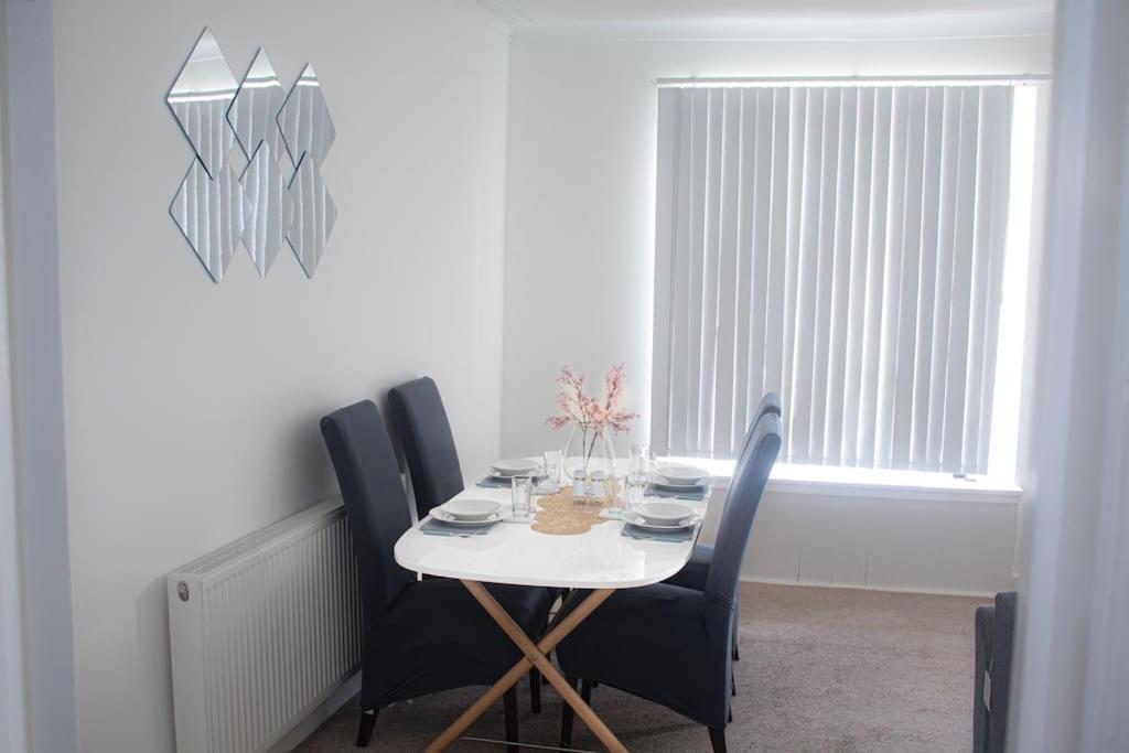 Private Parking, Urban Comfort & Haven Apartment *