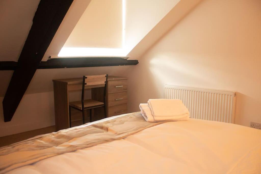 Private Parking, Urban Comfort & Haven Apartment *
