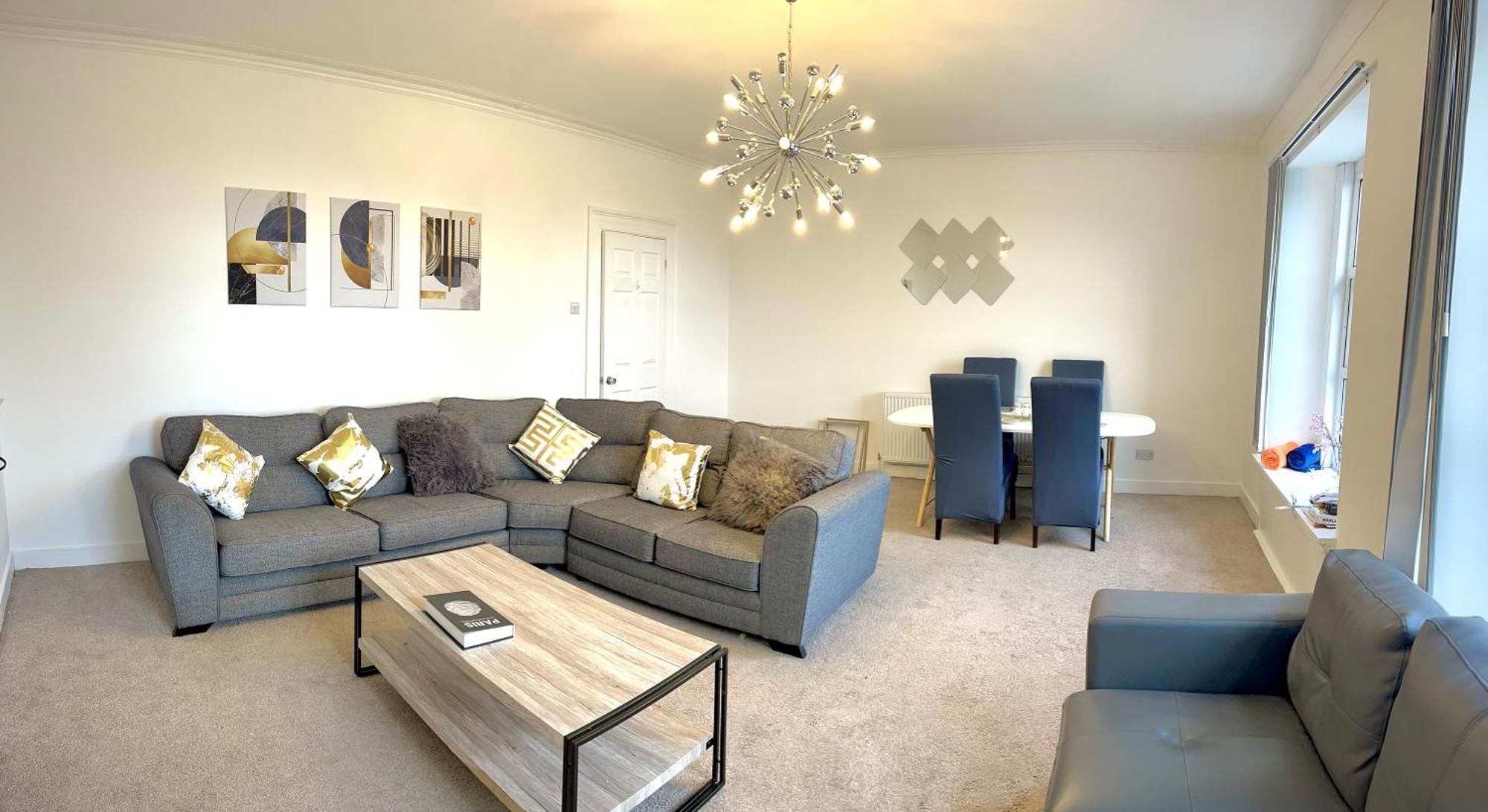 Private Parking, Urban Comfort & Haven Apartment *