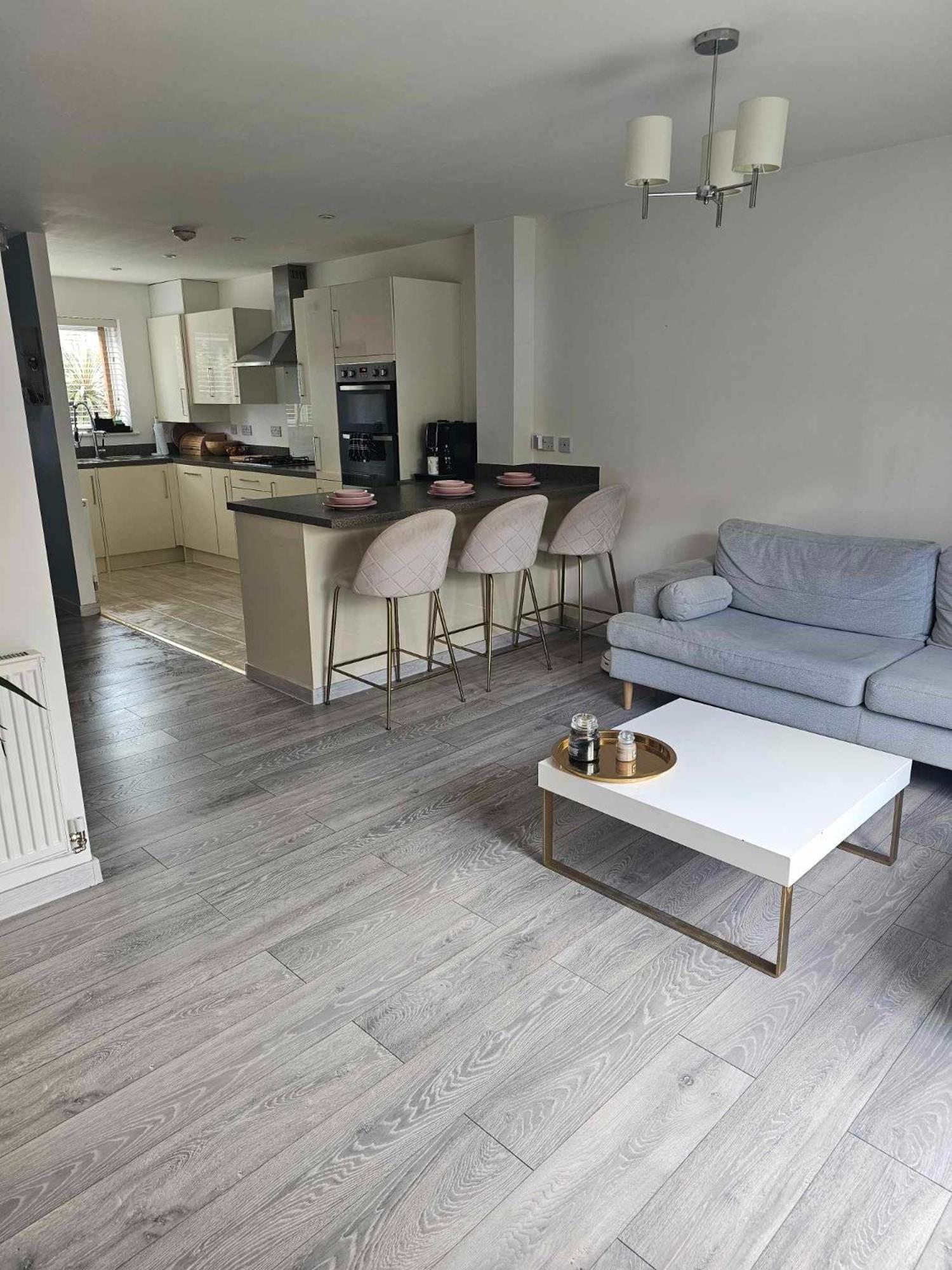 Apartment Entire 2 Bedroom House Modern Stylish Luxury *
