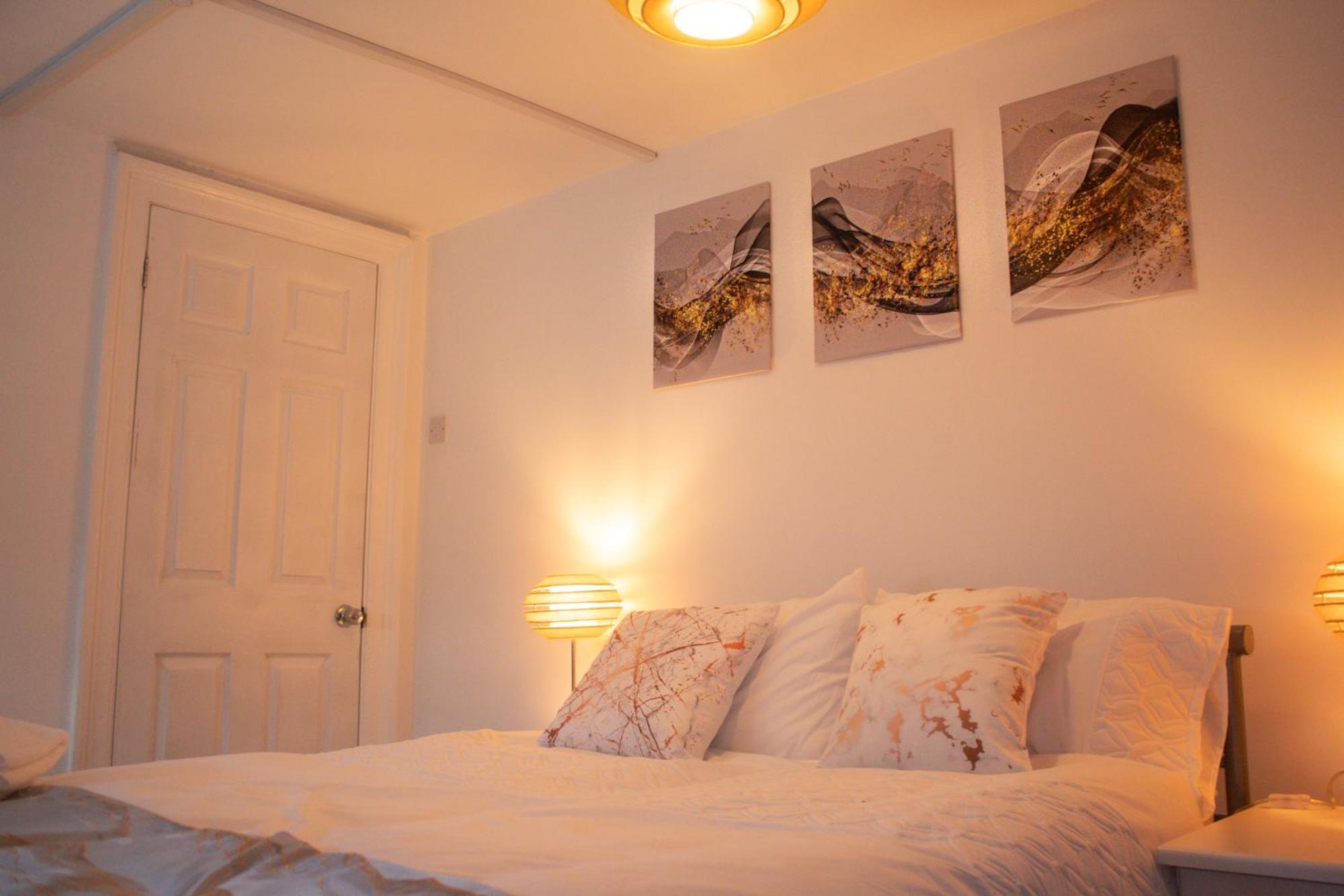 Apartment Private Parking, Urban Comfort & Haven *
