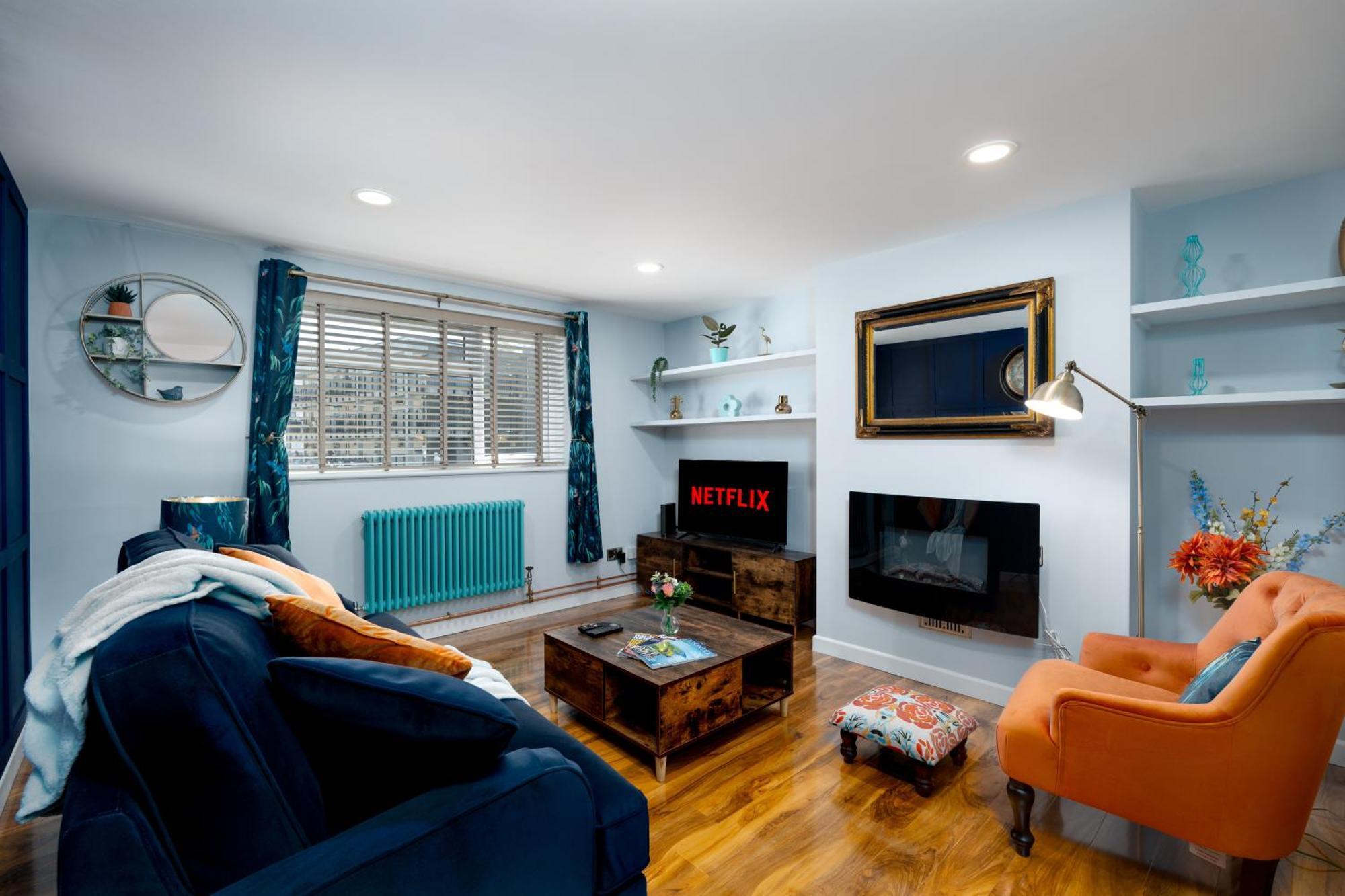 The Blue Barbican Flat- Spacious, Stylish, In A Perfect Location And Accessible Apartment *