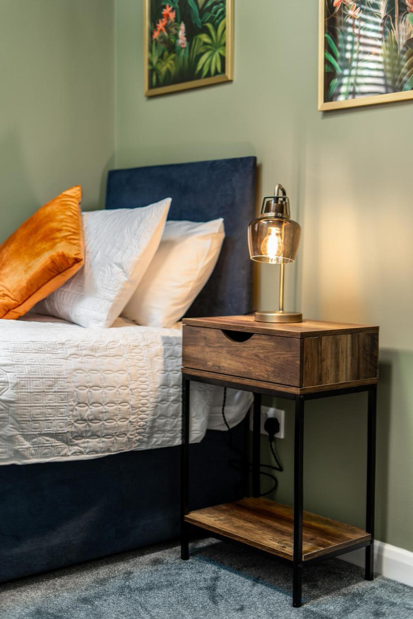 The Blue Barbican Flat- Spacious, Stylish, In A Perfect Location And Accessible *