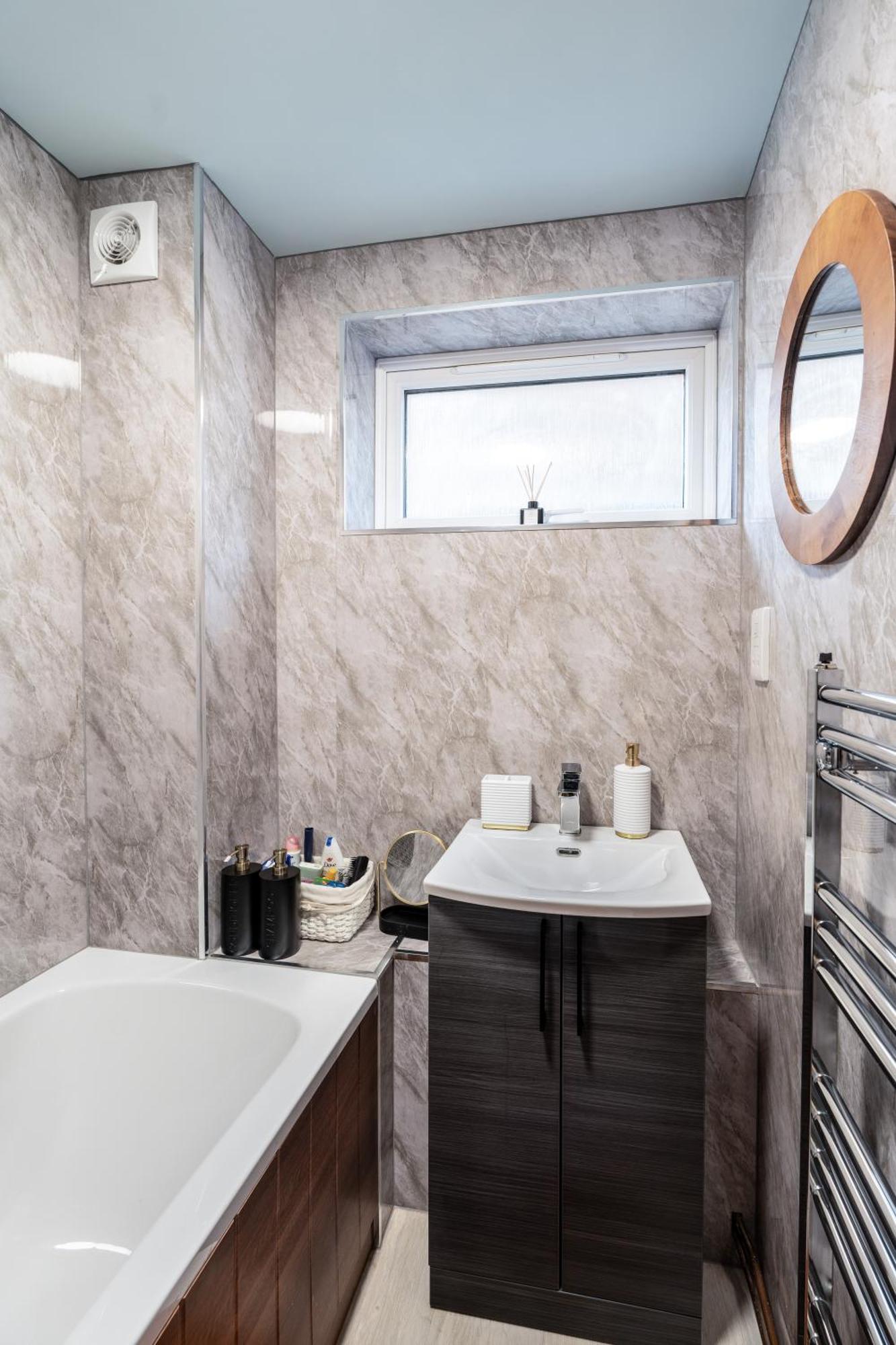 The Blue Barbican Flat- Spacious, Stylish, In A Perfect Location And Accessible * Plymouth