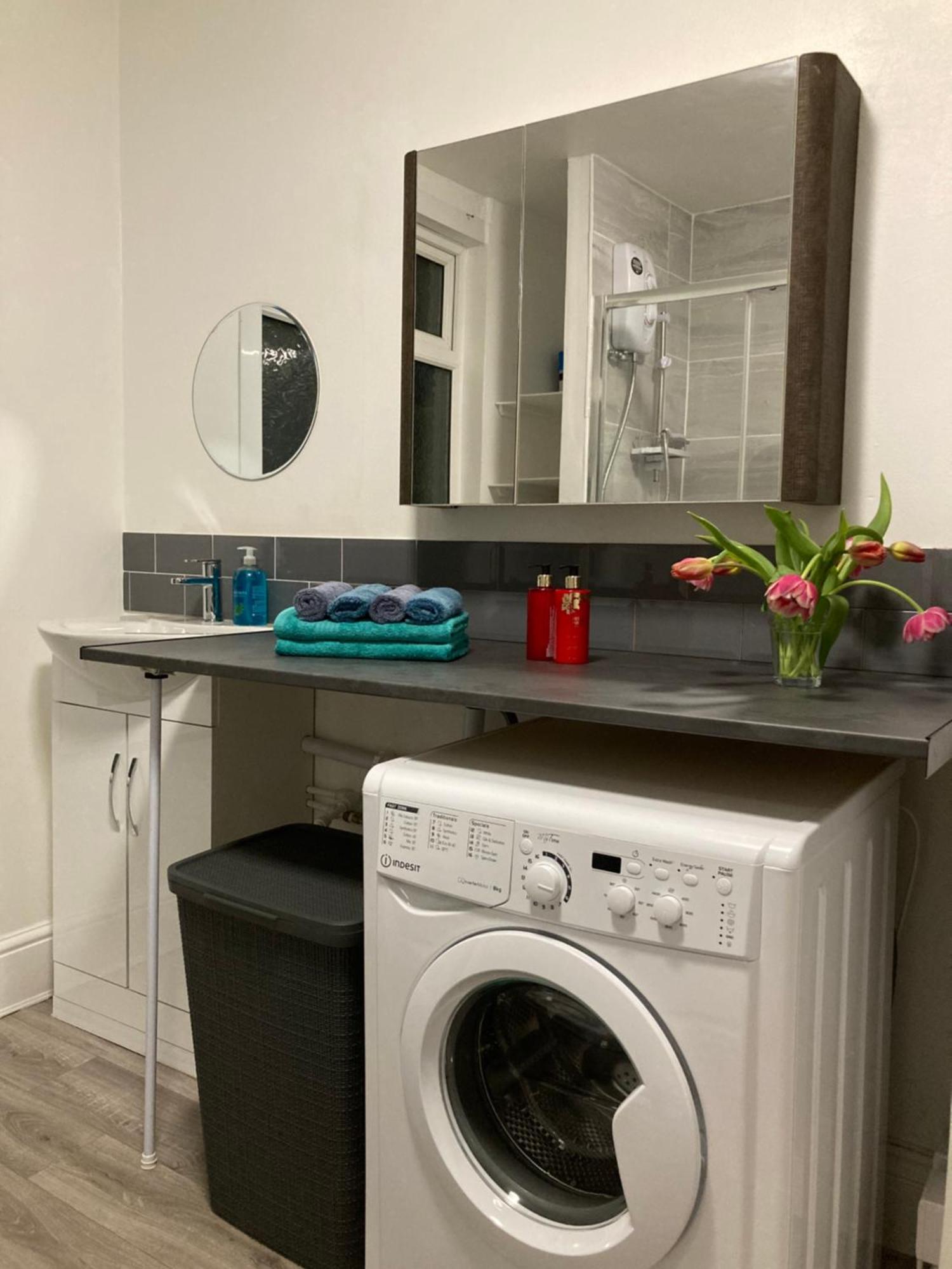 Apartment Beautiful Near For 4 *
