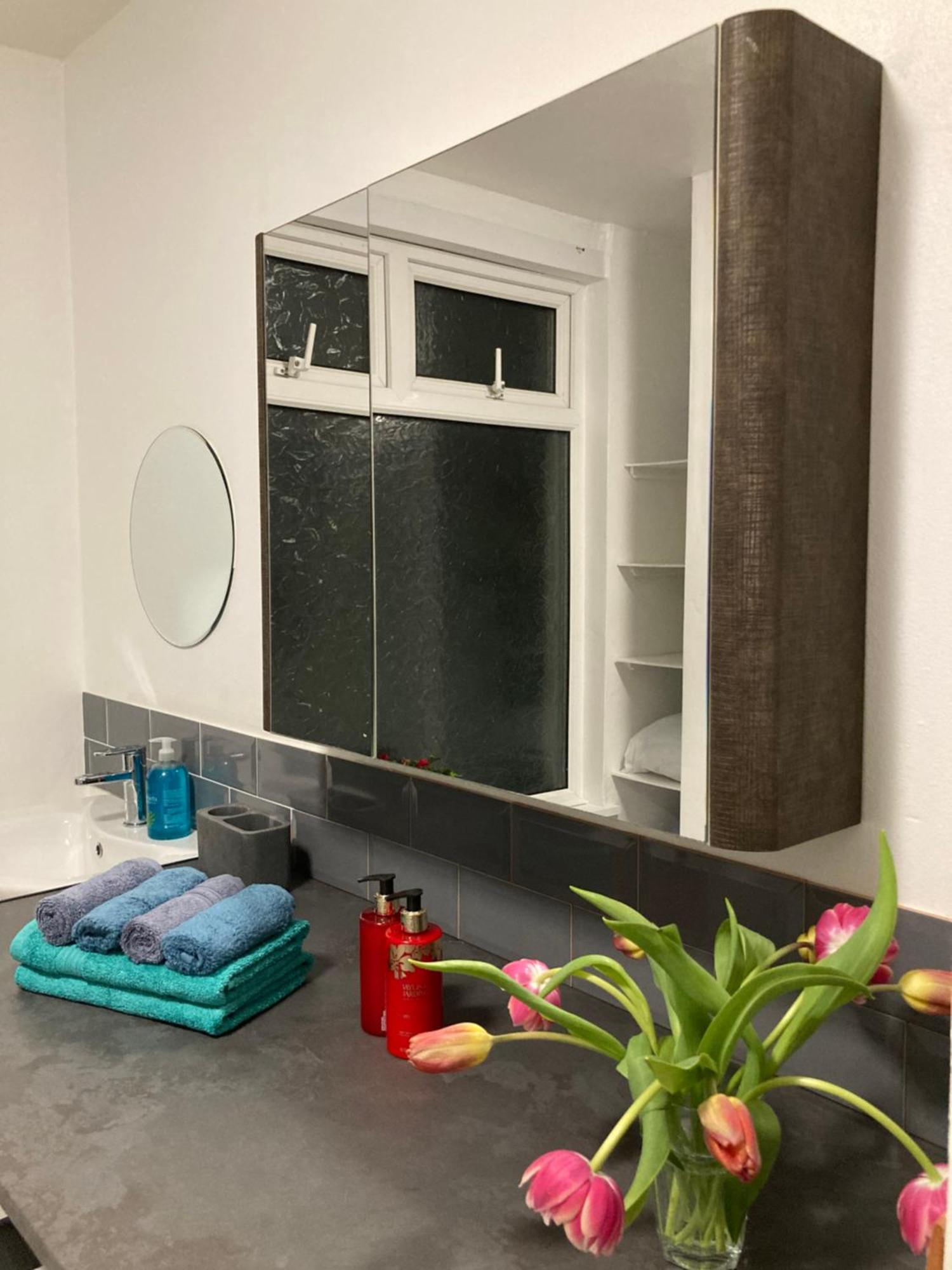 Apartment Beautiful Near For 4