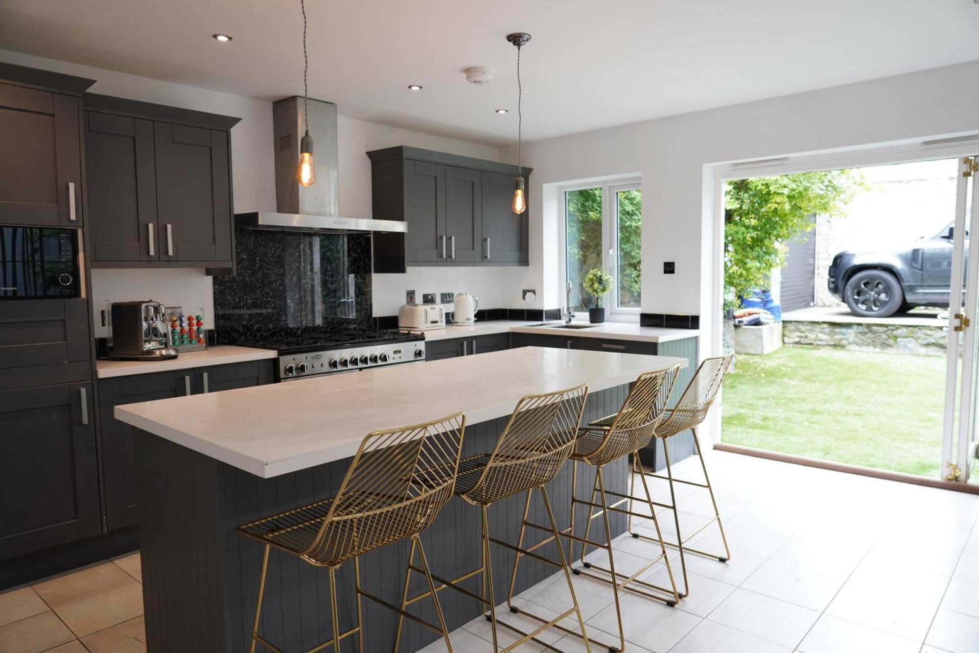 Holiday home The Hoe, Beautiful 5-bedroom House, Garden, Secure Parking, Sleeps 12 *