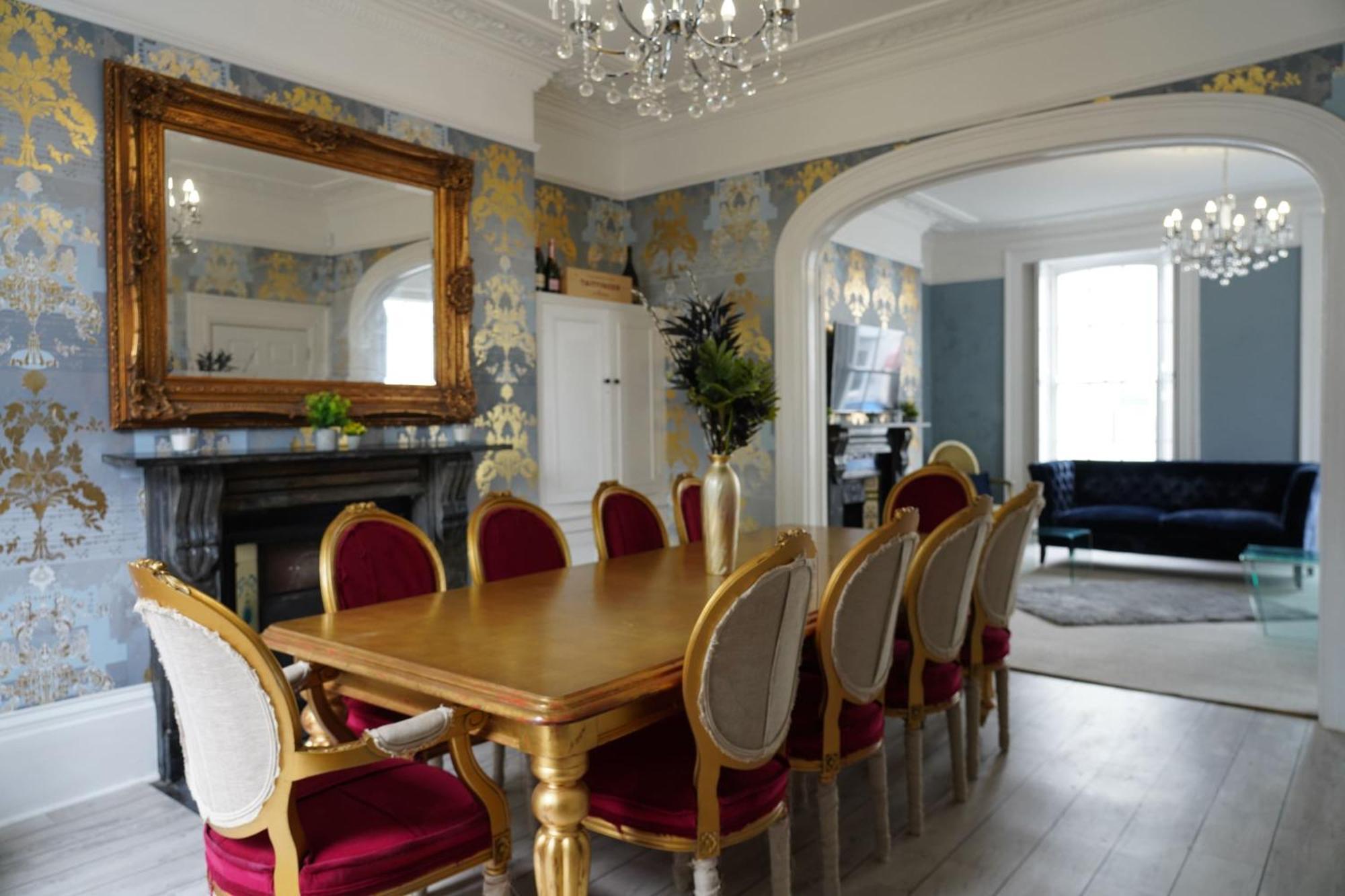 The Hoe, Beautiful 5-bedroom House, Garden, Secure Parking, Sleeps 12 *