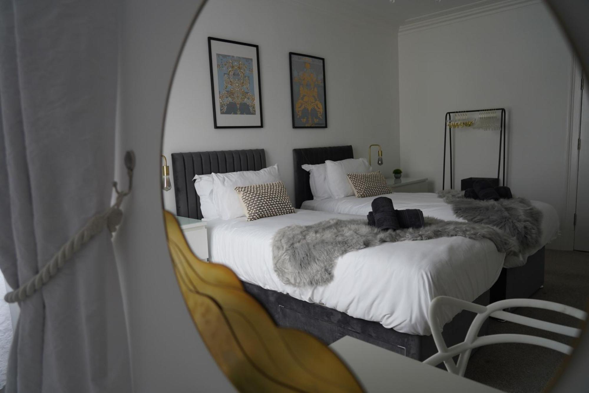 Holiday home The Hoe, Beautiful 5-bedroom House, Garden, Secure Parking, Sleeps 12 Plymouth