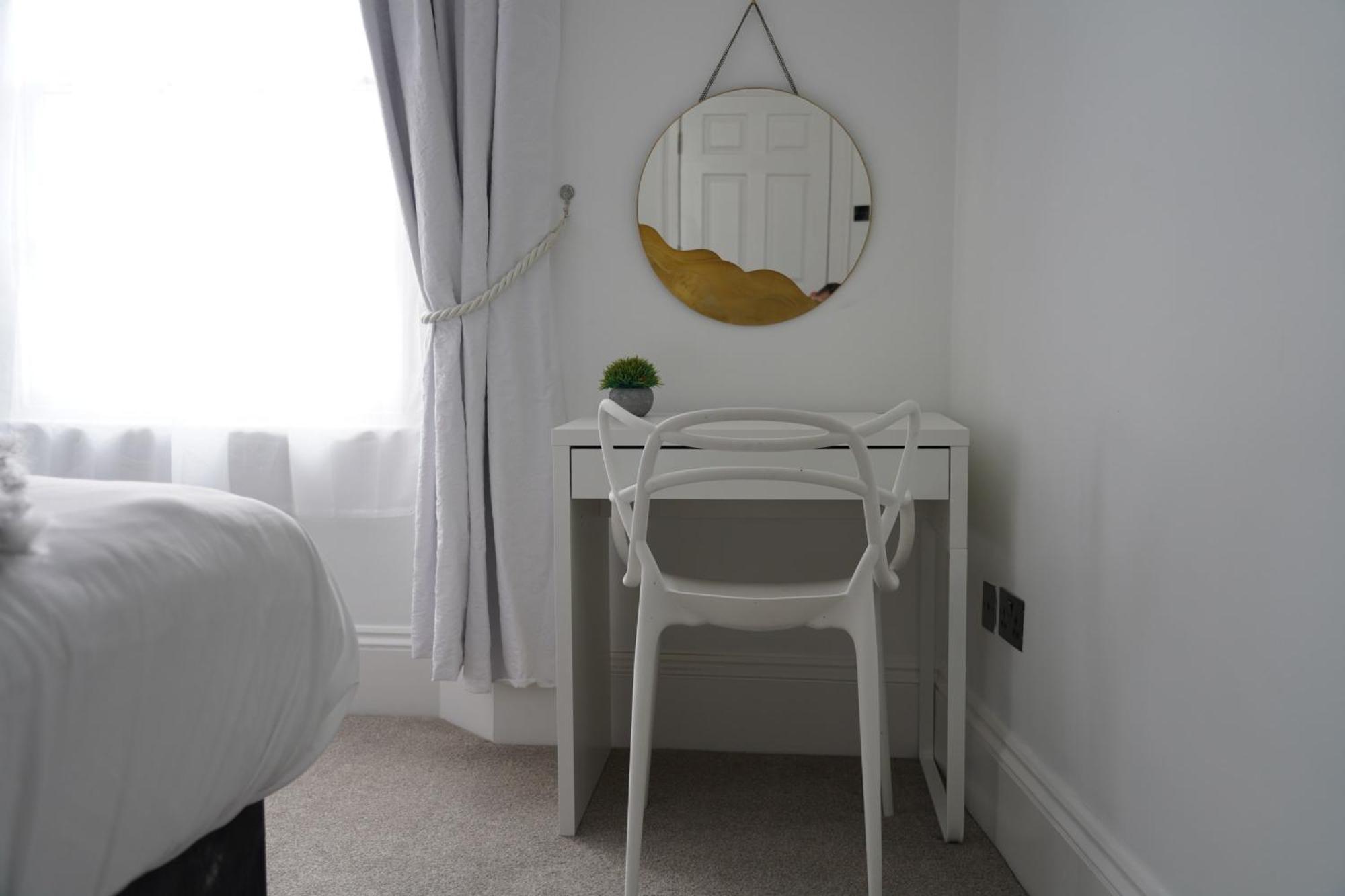 The Hoe, Beautiful 5-bedroom House, Garden, Secure Parking, Sleeps 12 Holiday home Plymouth