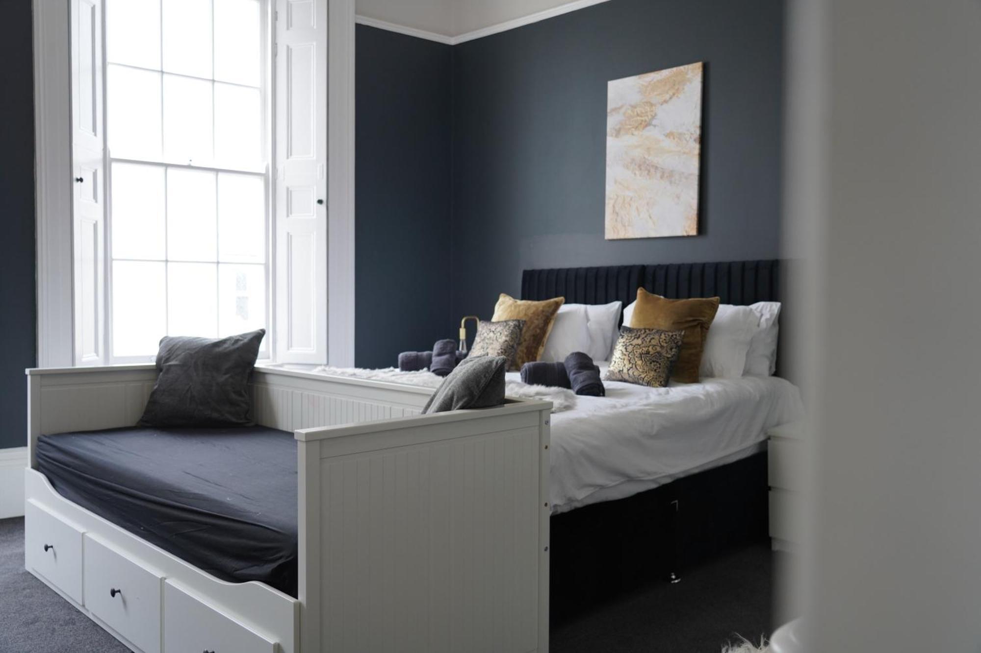 Holiday home The Hoe, Beautiful 5-bedroom House, Garden, Secure Parking, Sleeps 12 *