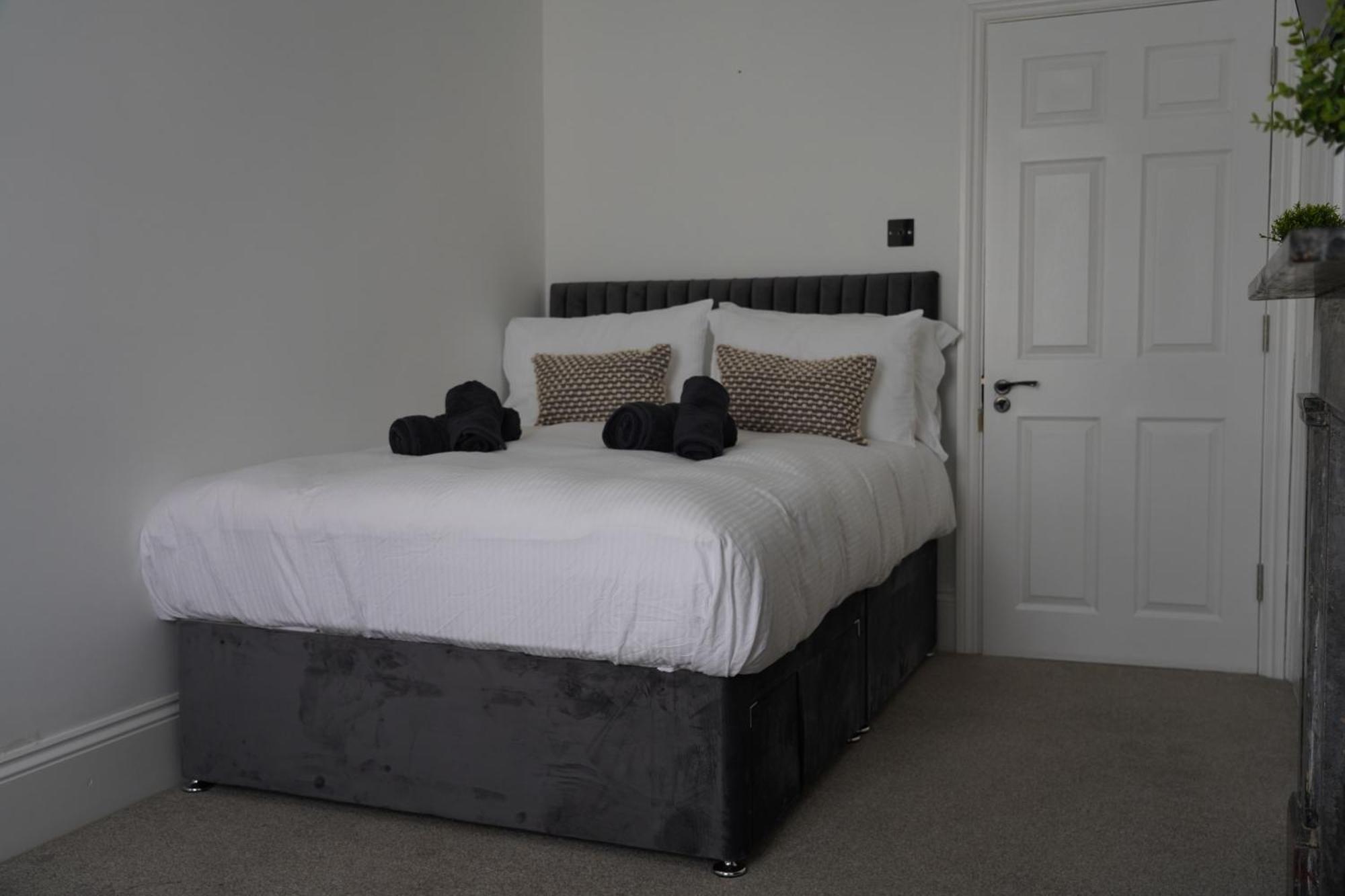The Hoe, Beautiful 5-bedroom House, Garden, Secure Parking, Sleeps 12 Plymouth