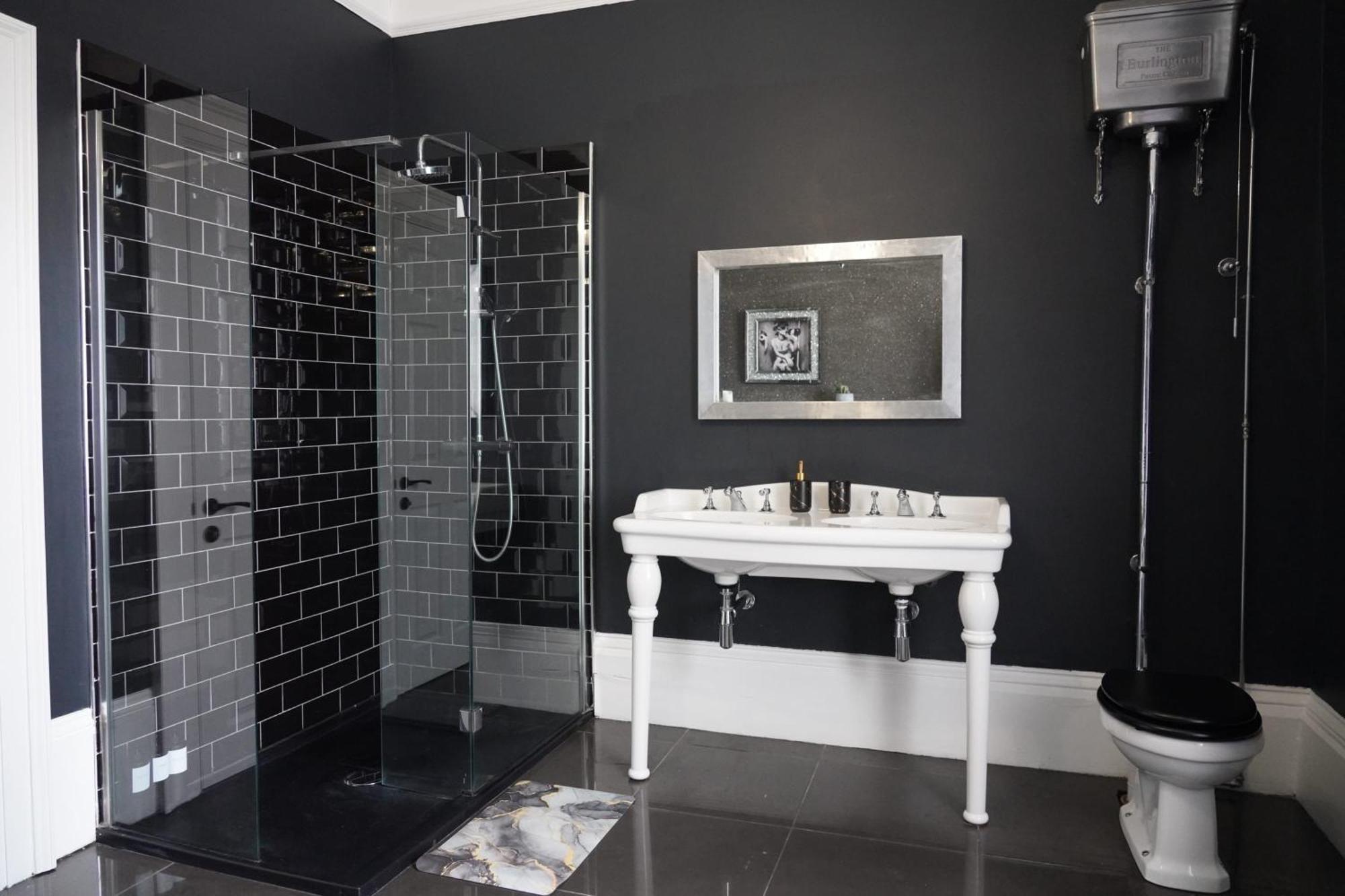 The Hoe, Beautiful 5-bedroom House, Garden, Secure Parking, Sleeps 12 * Plymouth