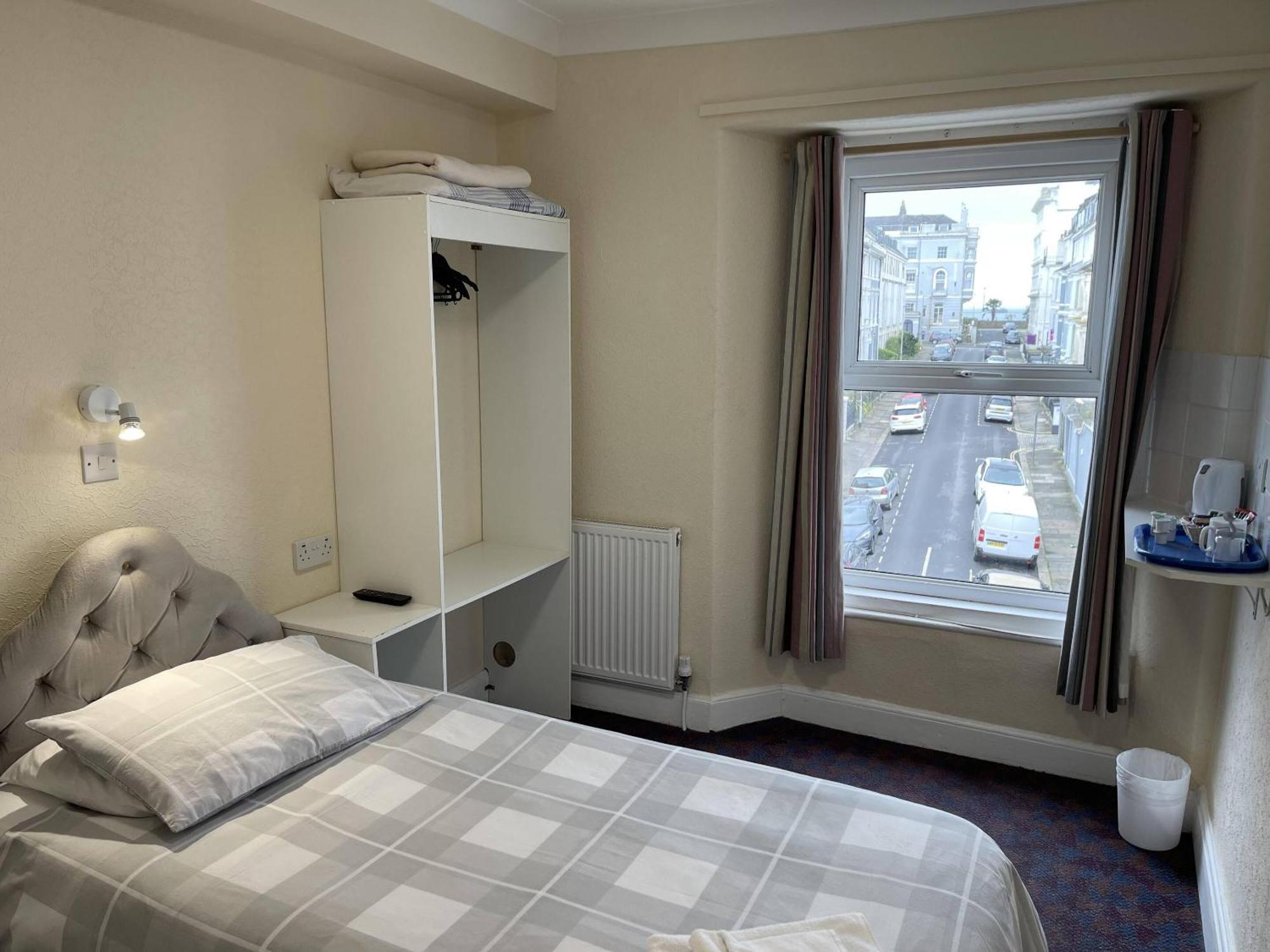 Lamplighter Guest house 3*