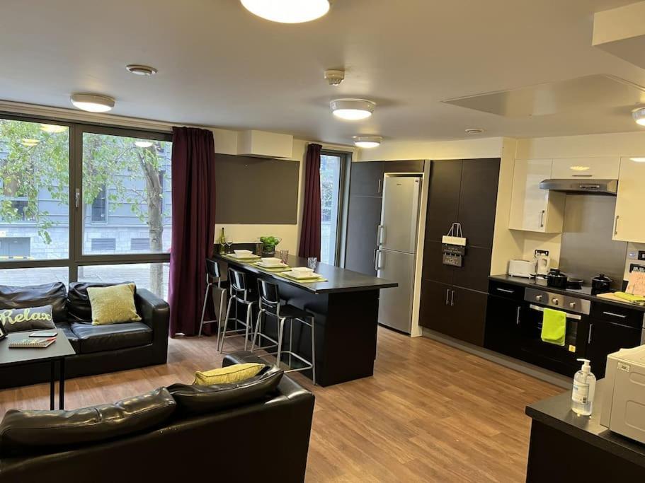 6 Bed Flat Astor House By Pureserviced Plymouth