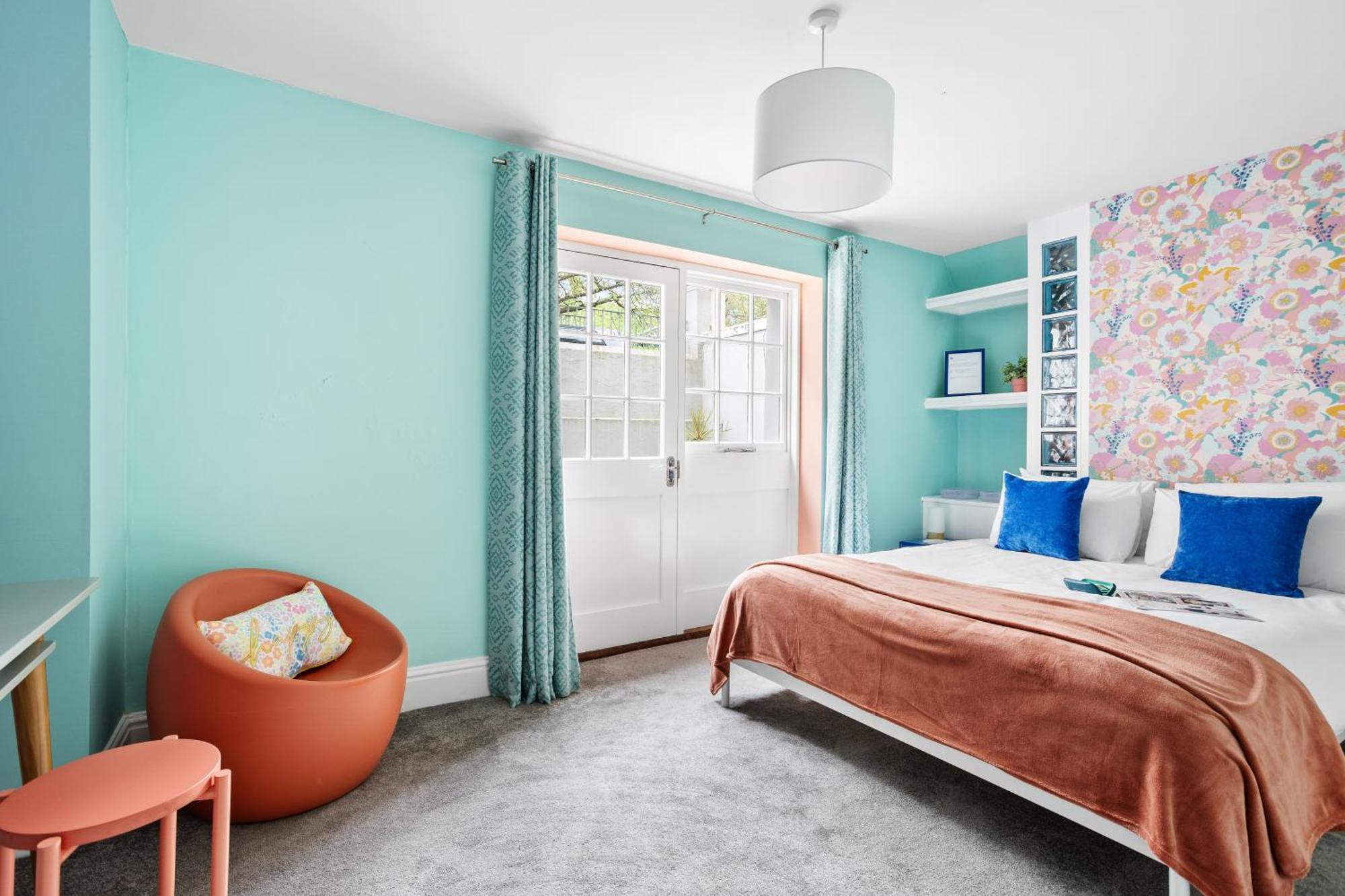 Holiday home Harbour Court Plymouth - Free Parking - Tucked Away On The Barbican With Courtyard - By Ocean City Retreats