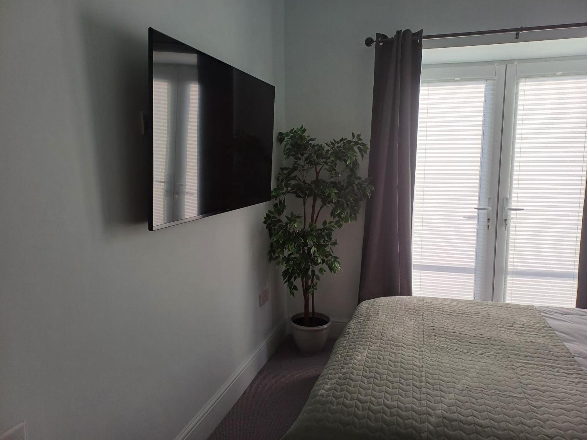 Crescent House *