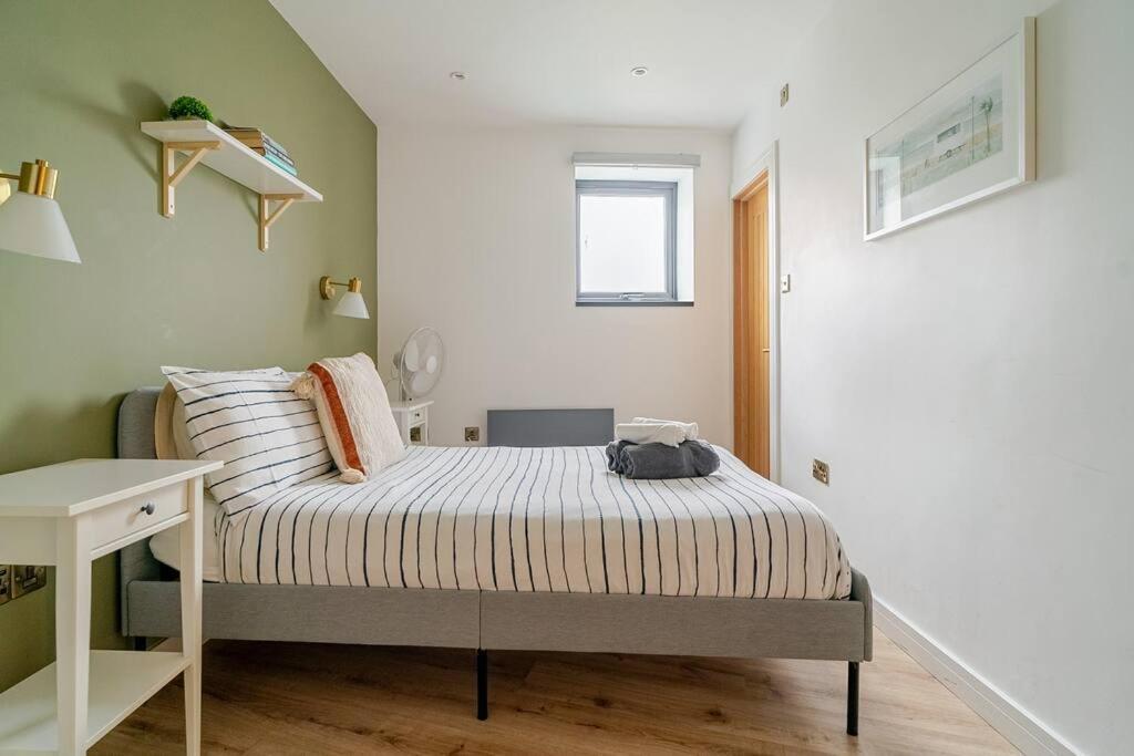 Luxury 2 Bed Apartment, Centre Of The Barbican! Plymouth